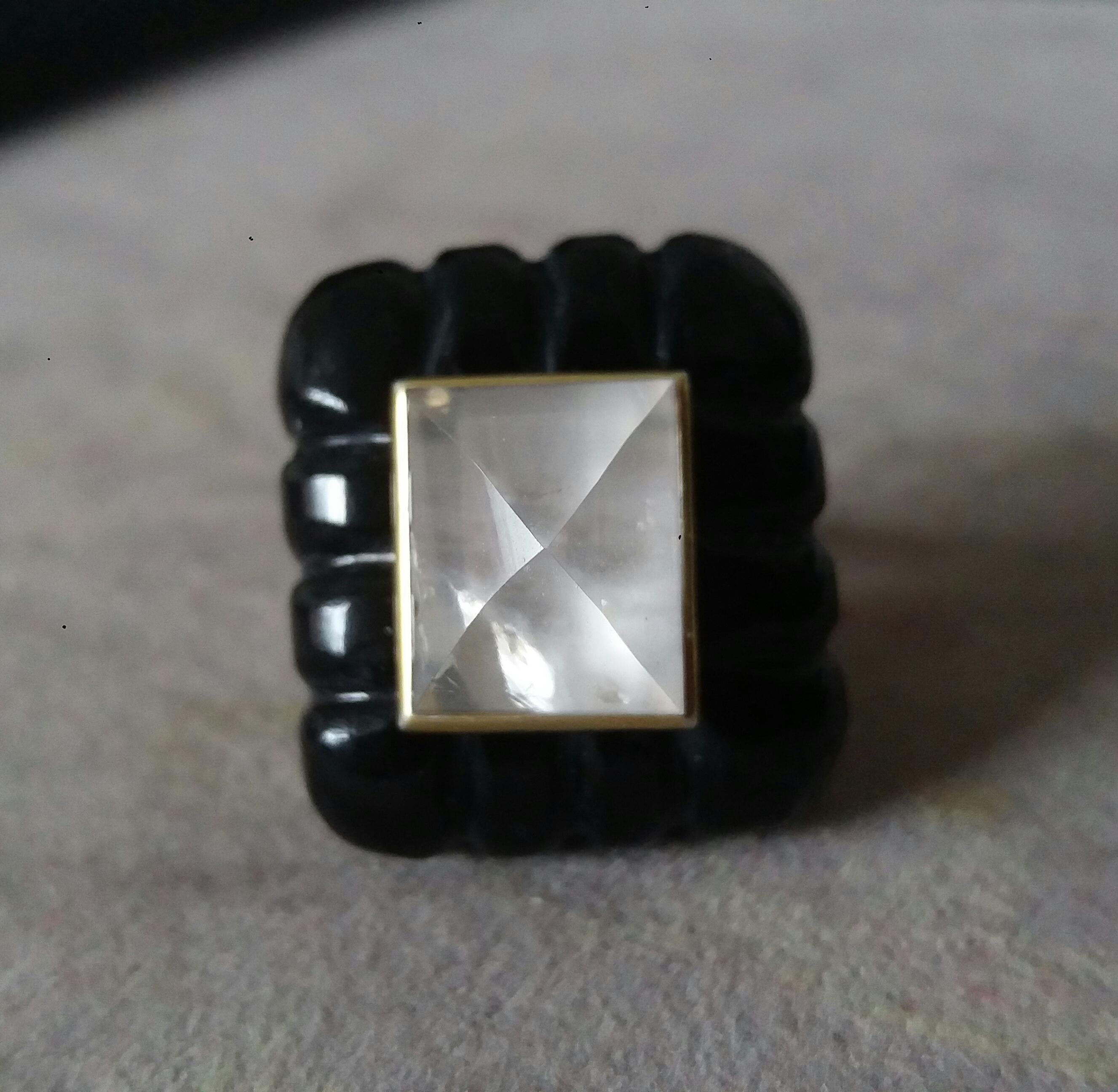 Schwarzer Onyx eingraviert Rechteckige Form Natürliche Quarz Pyramide 14k Solid Gold Ring (Gemischter Schliff) im Angebot
