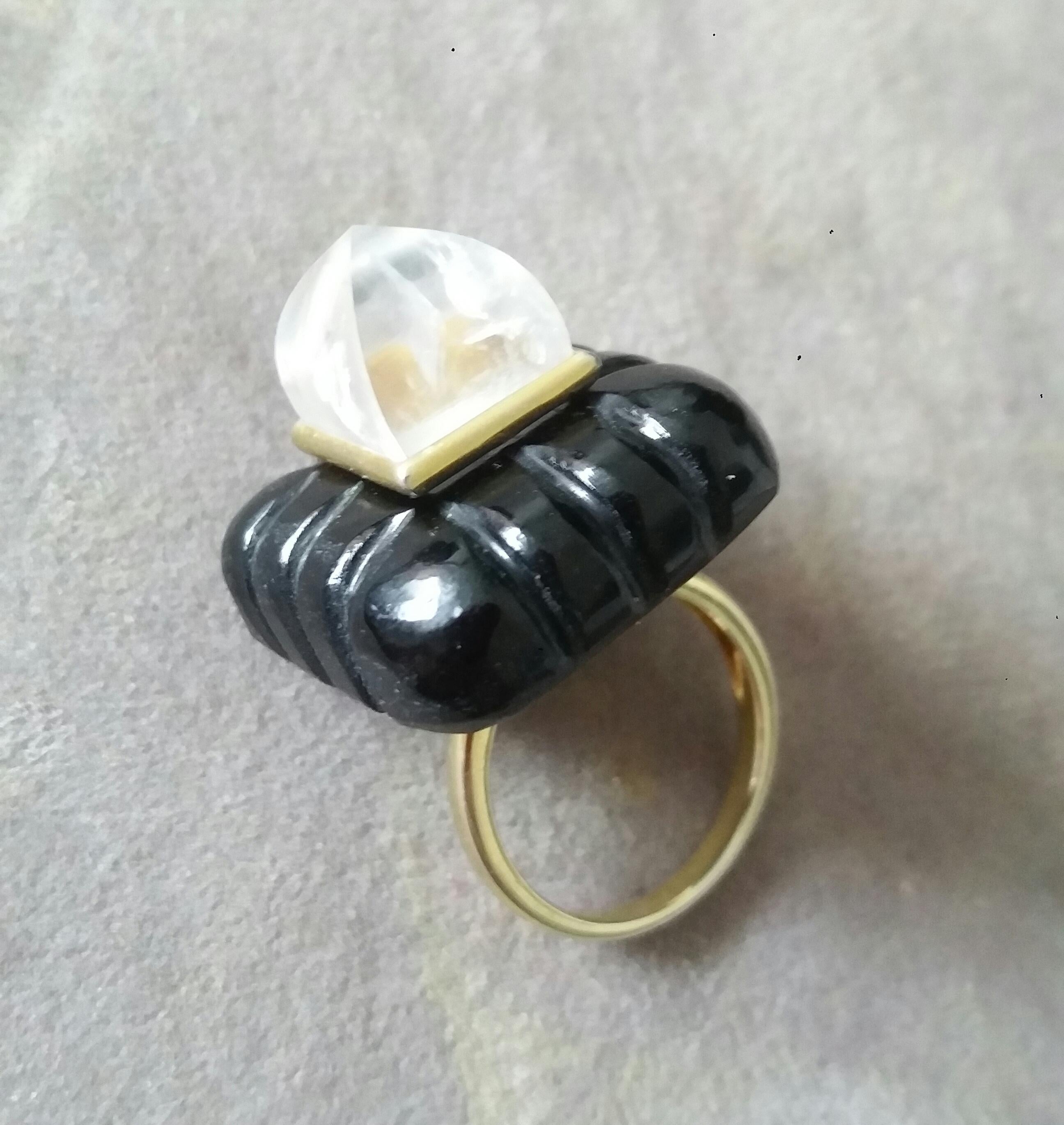 Schwarzer Onyx eingraviert Rechteckige Form Natürliche Quarz Pyramide 14k Solid Gold Ring im Zustand „Neu“ im Angebot in Bangkok, TH