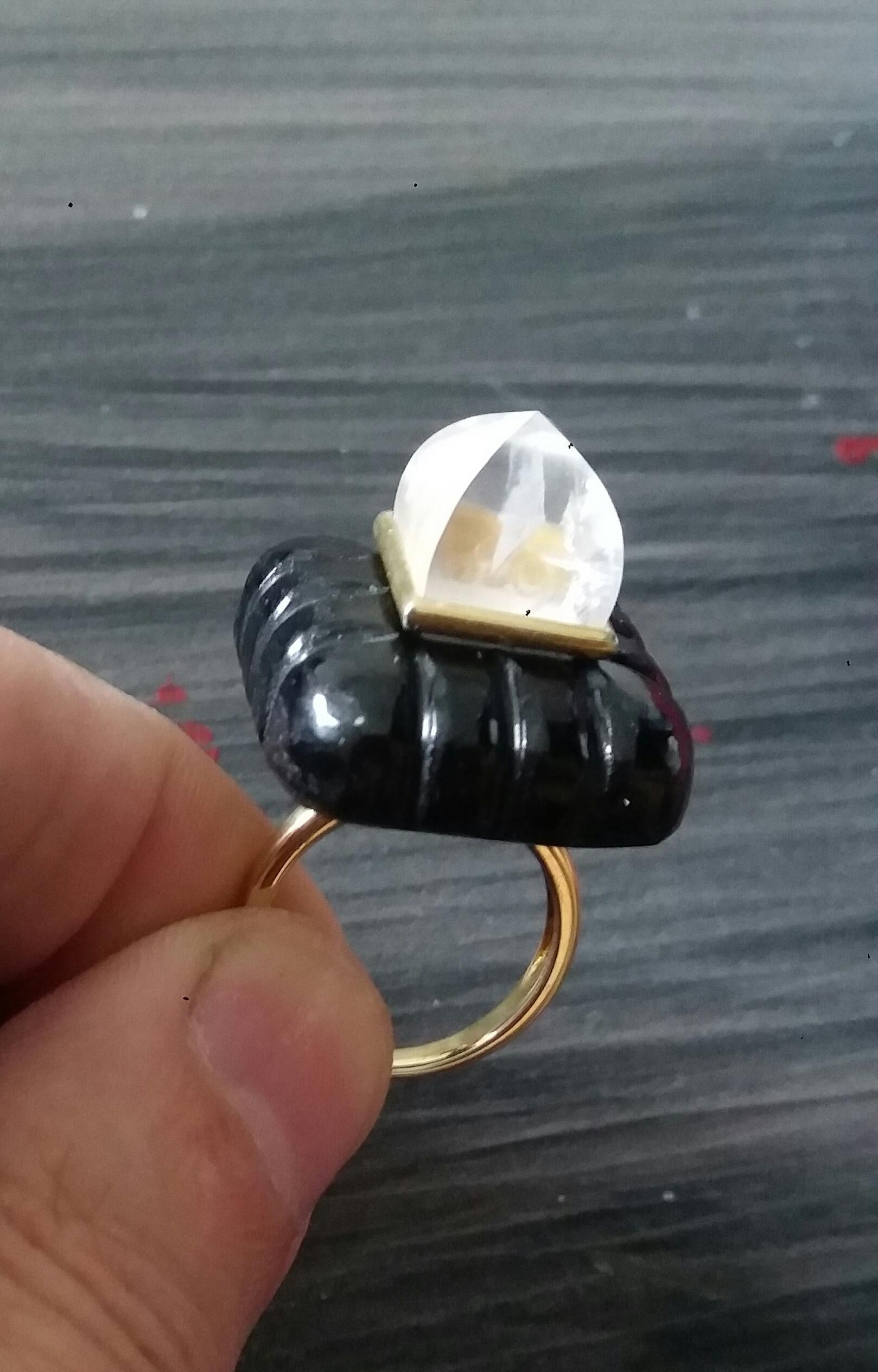 Schwarzer Onyx eingraviert Rechteckige Form Natürliche Quarz Pyramide 14k Solid Gold Ring im Angebot 3