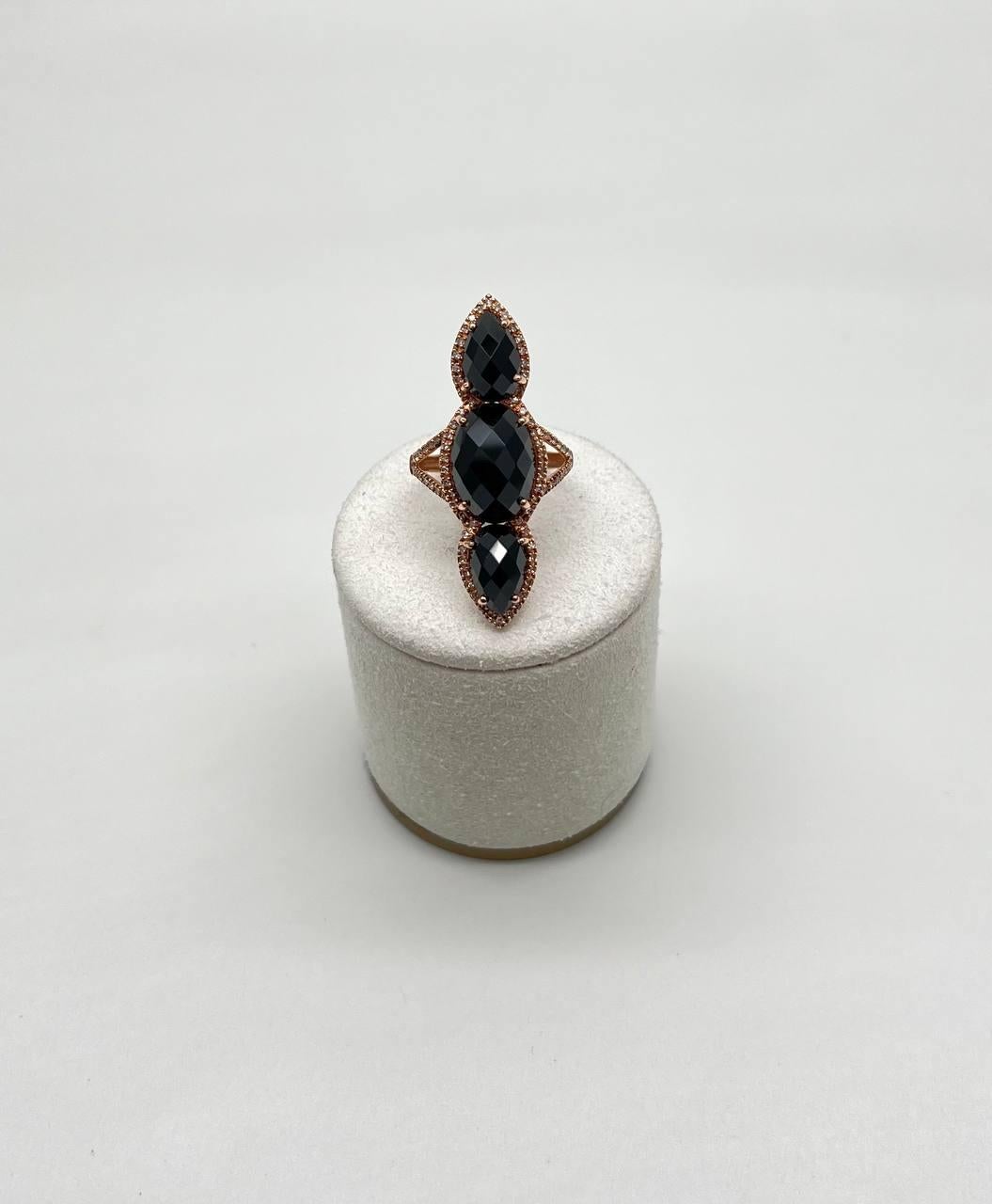 Anillo de oro de 14 quilates con halo de diamantes facetados de ónice negro en venta 1