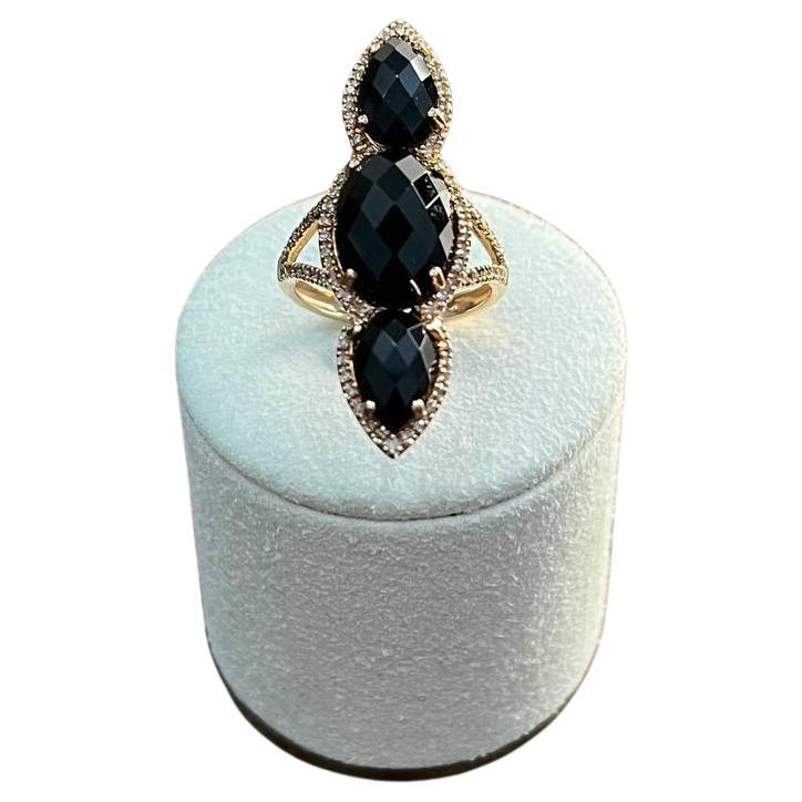 Anillo de oro de 14 quilates con halo de diamantes facetados de ónice negro en venta