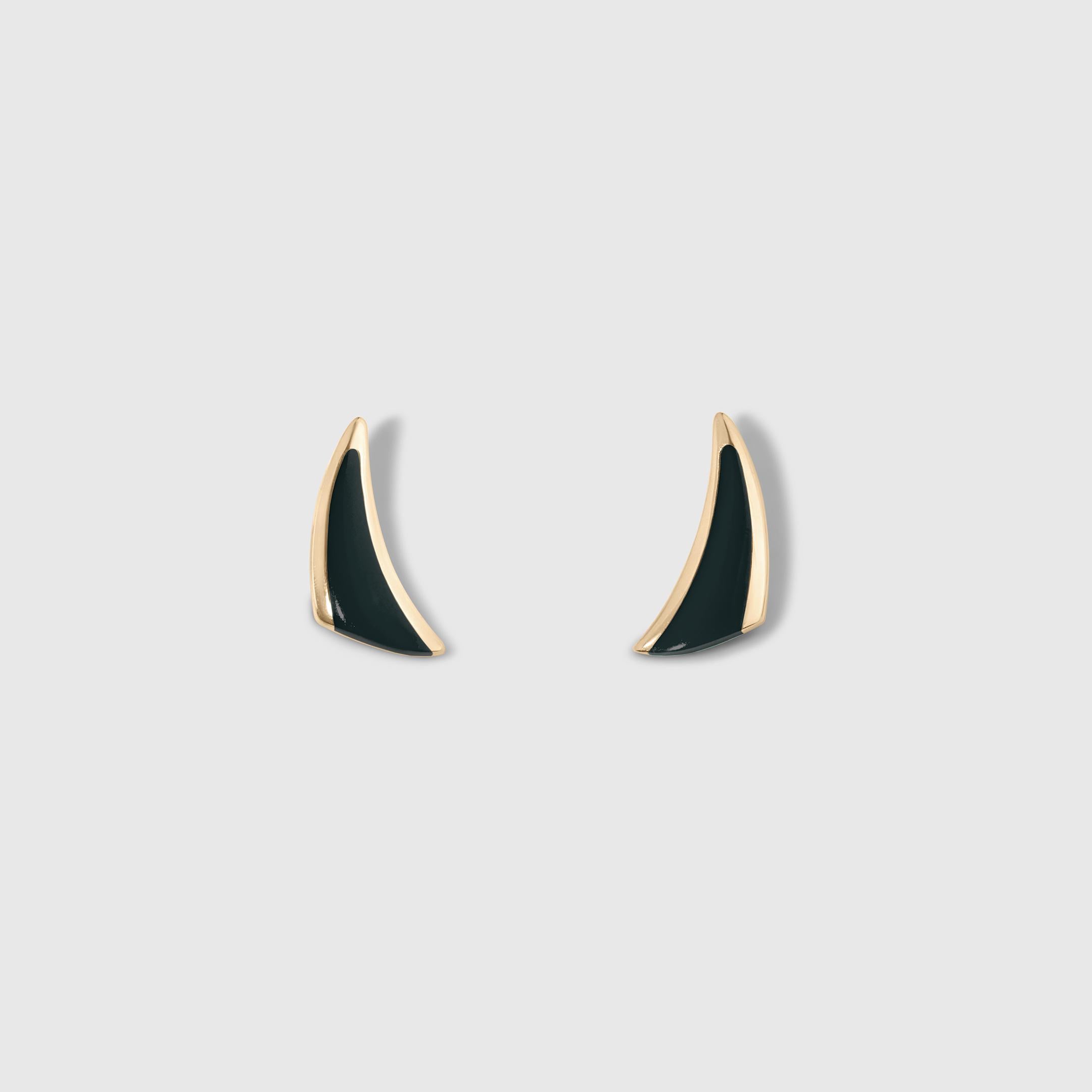 Contemporain Boucles d'oreilles en forme de triangle en or jaune 14 carats avec incrustation d'onyx noir, Kabana en vente