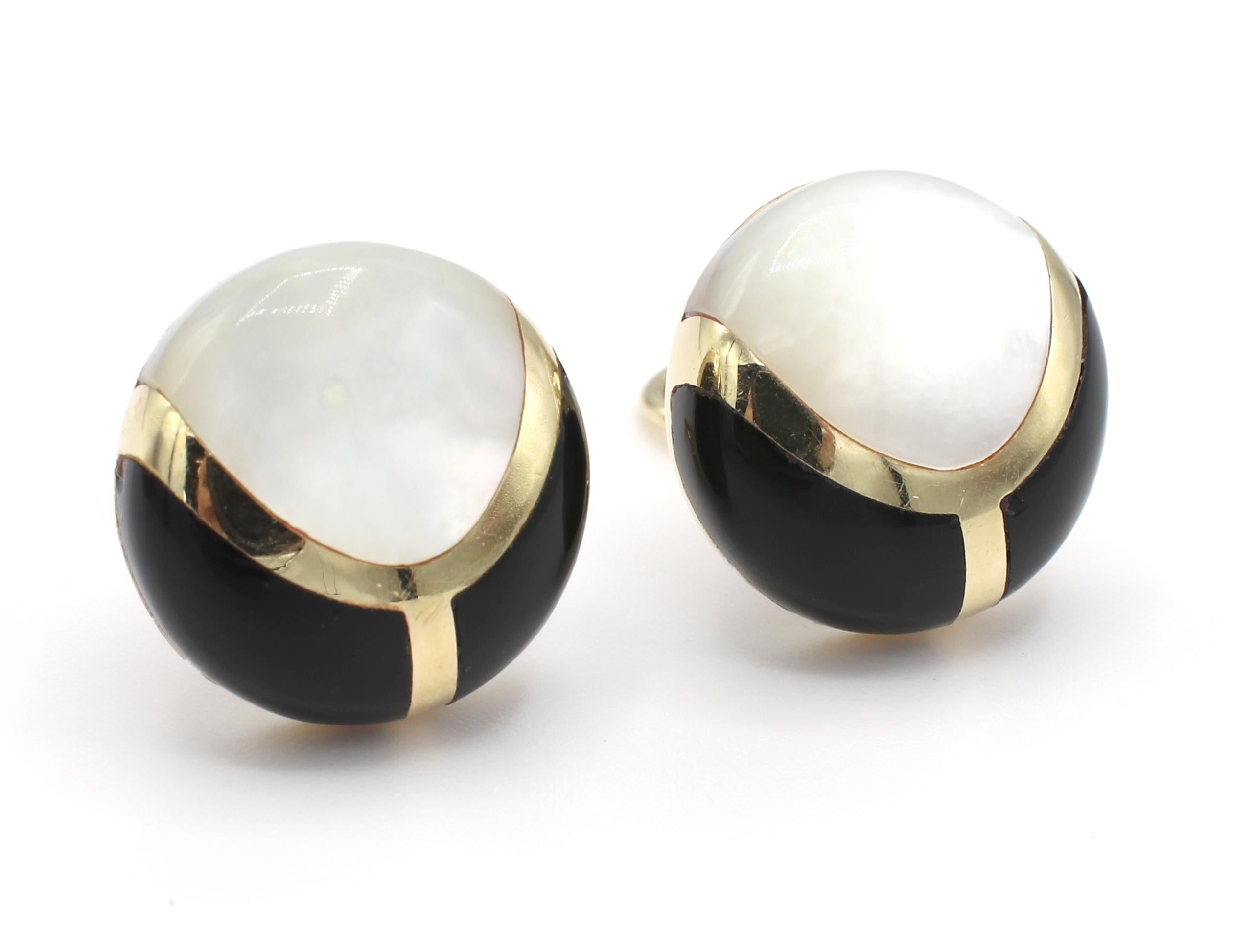 Black Onyx & Mother of Pearl Inlay Yellow Gold Button Earrings 
Metal: 14k yellow gold
Weight: 13.39 grams
Diameter: 16.5mm
Backs: Lever backs, clip on

