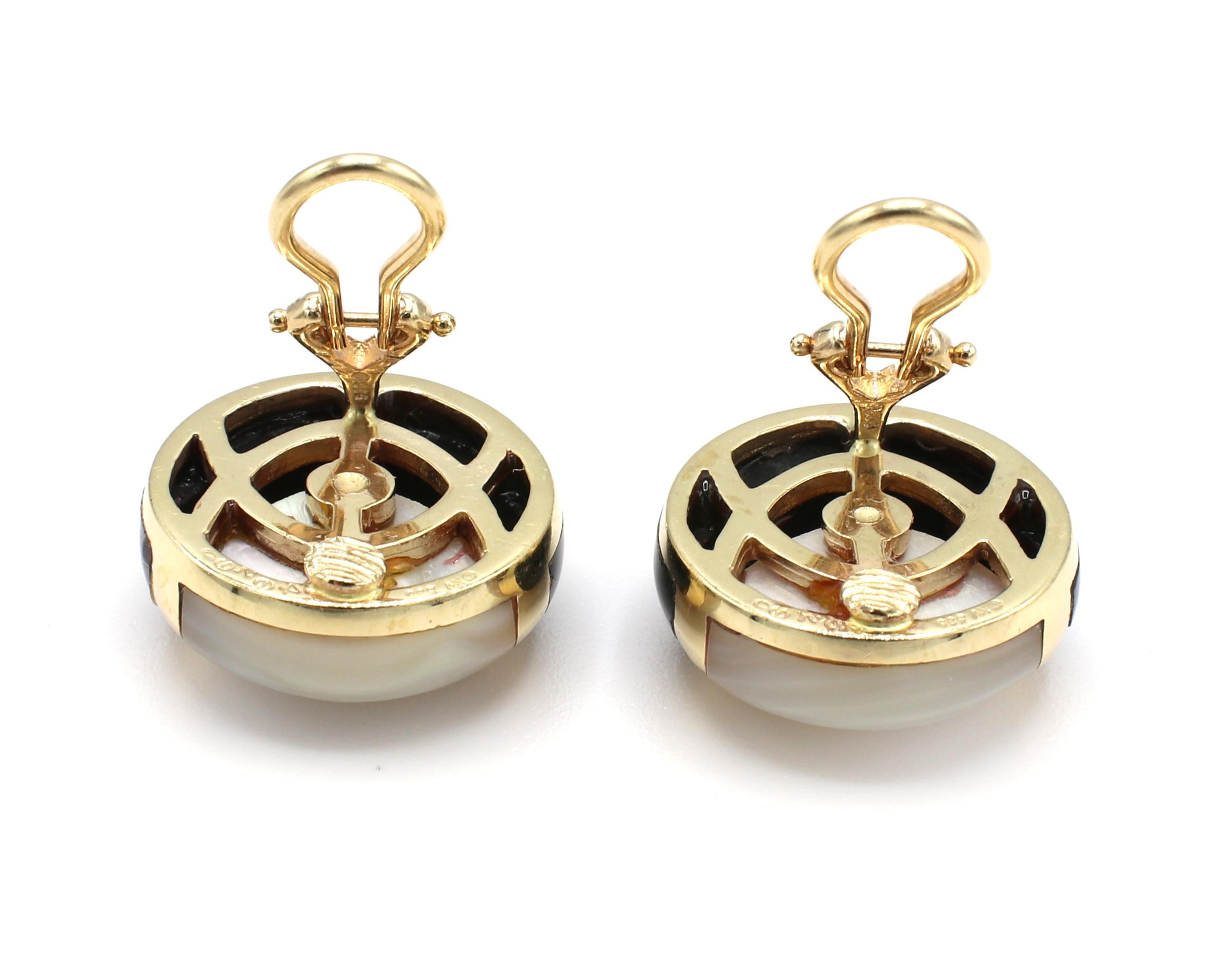 Gelbgold-Ohrringe mit schwarzem Onyx und Perlmutt-Intarsien (Rundschliff)