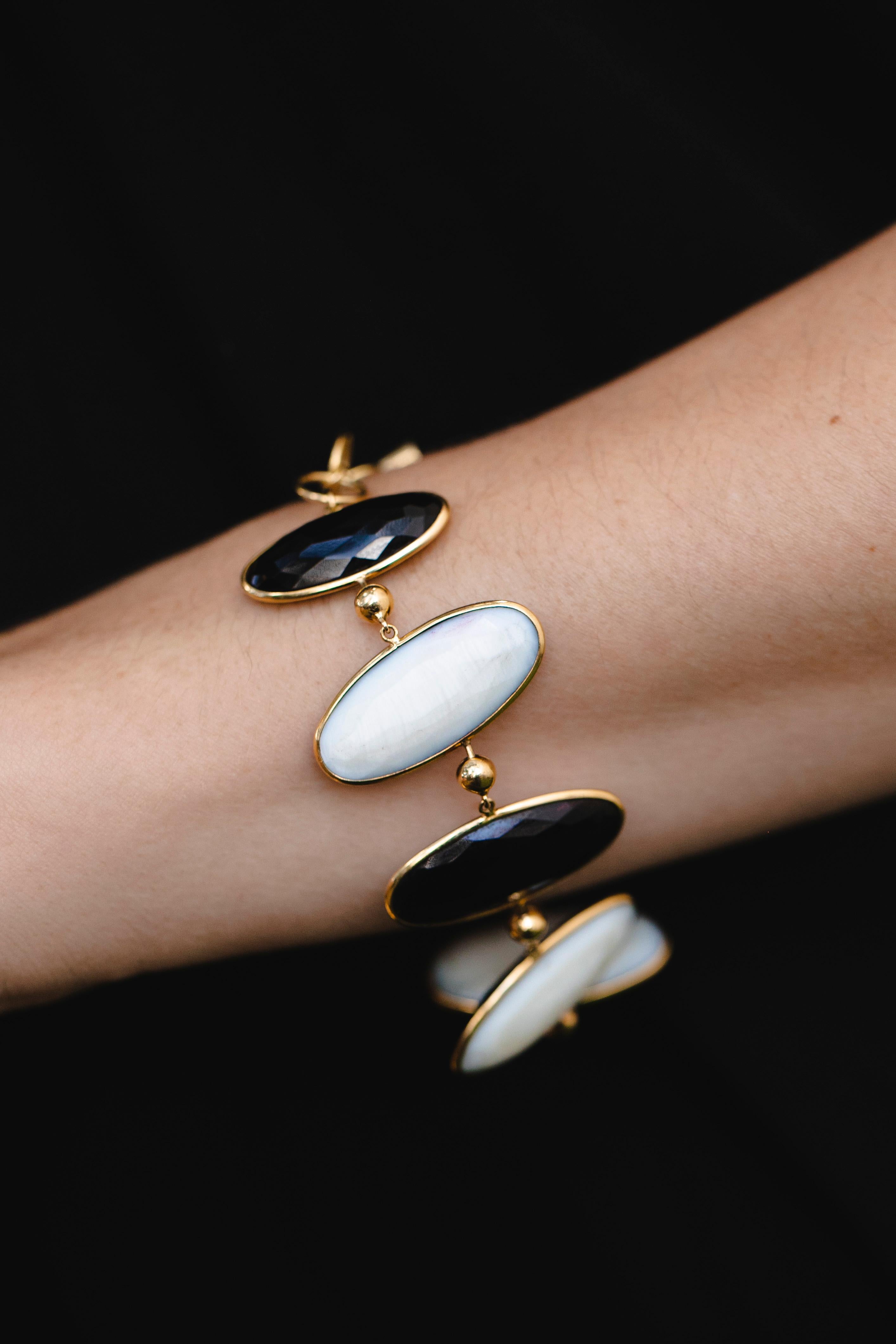 Onyx noir  Bracelet double face en nacre 18K  Or, 1970 en vente 5