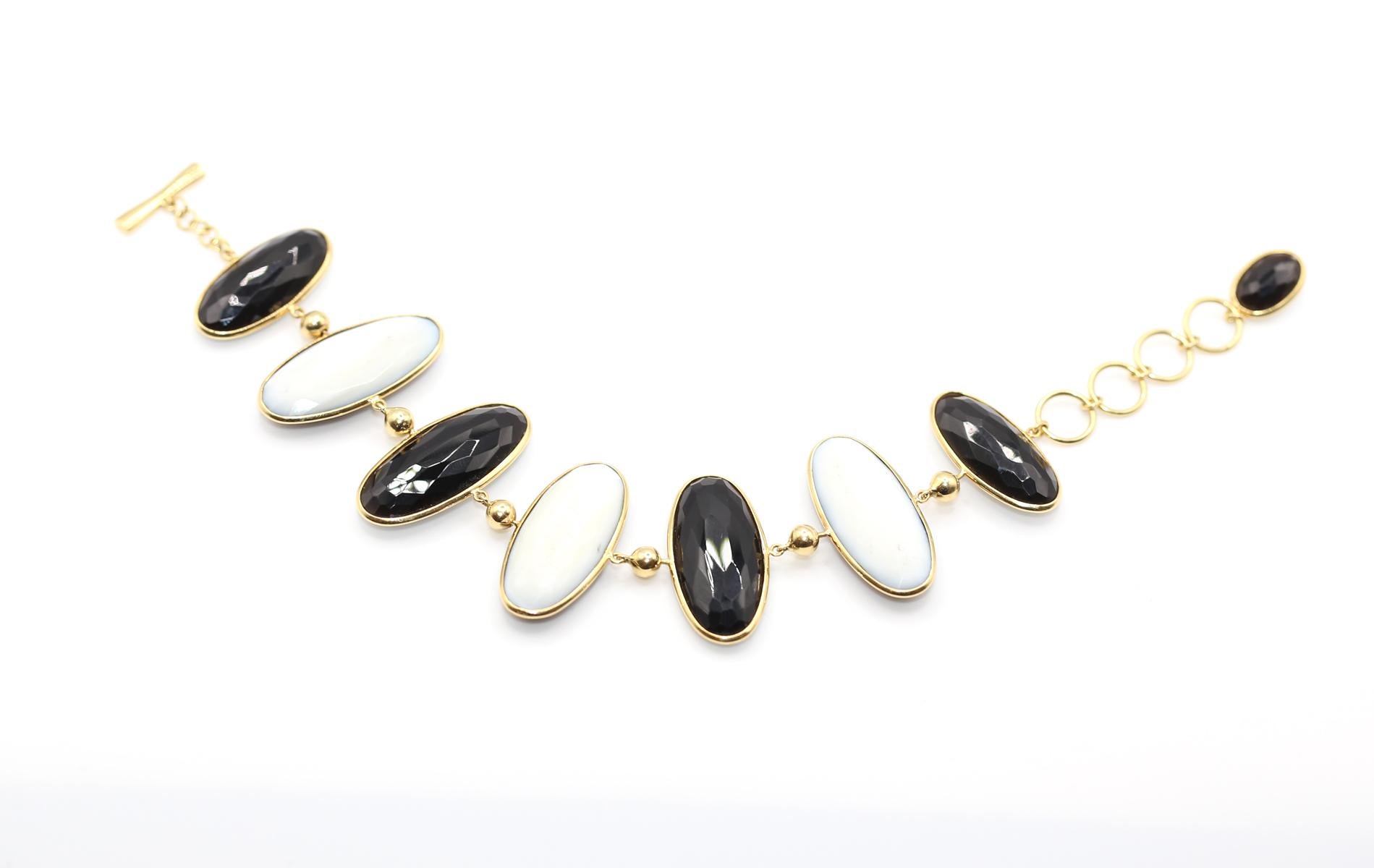 Black Onyx  Mother-Of-Pearl Toggle Double Sided Bracelet 18K  Gold, 1970 In Good Condition For Sale In Herzelia, Tel Aviv