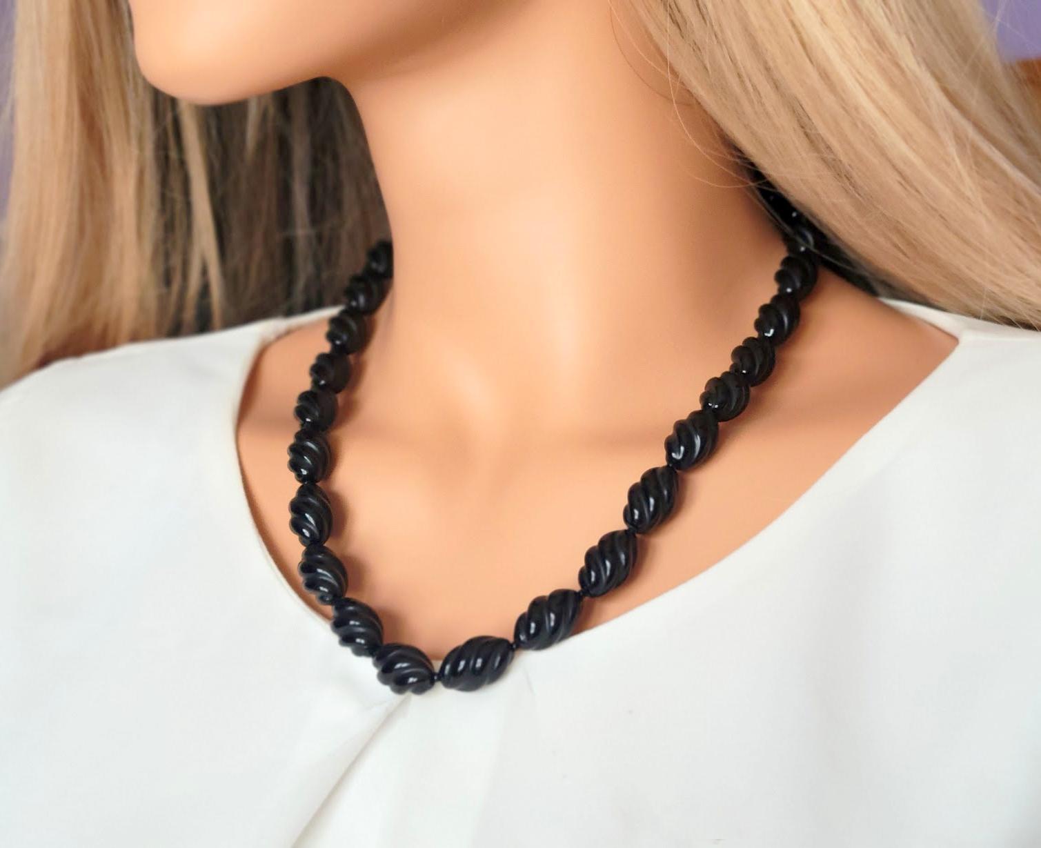 Halskette aus schwarzem Onyx (Perle) im Angebot