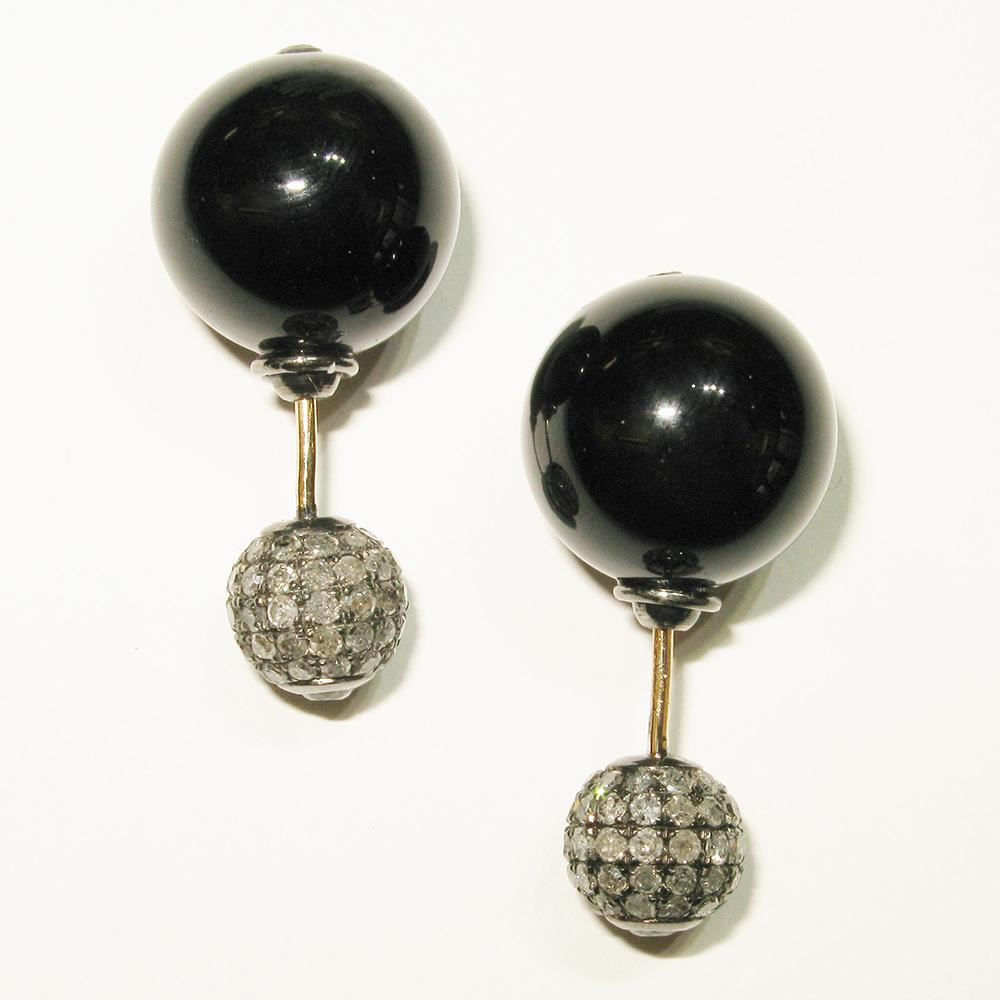 Black Onyx & Pave Diamond Tunnel Earring Made In Gold & Silver In New Condition For Sale In New York, NY