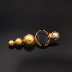 Collana con ciondolo scultoreo in oro 18k e perla di onice nera
