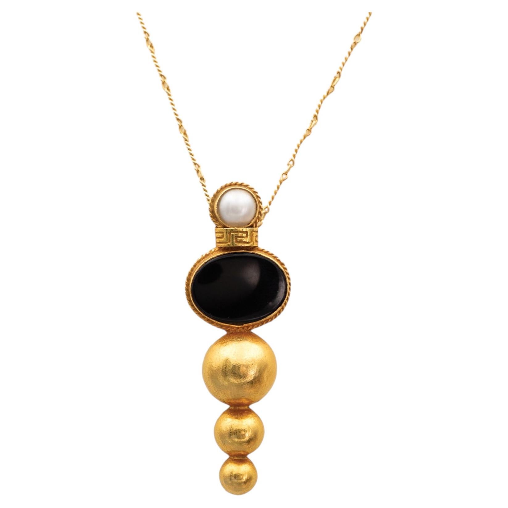 Collana con ciondolo scultoreo in oro 18k e perla di onice nera