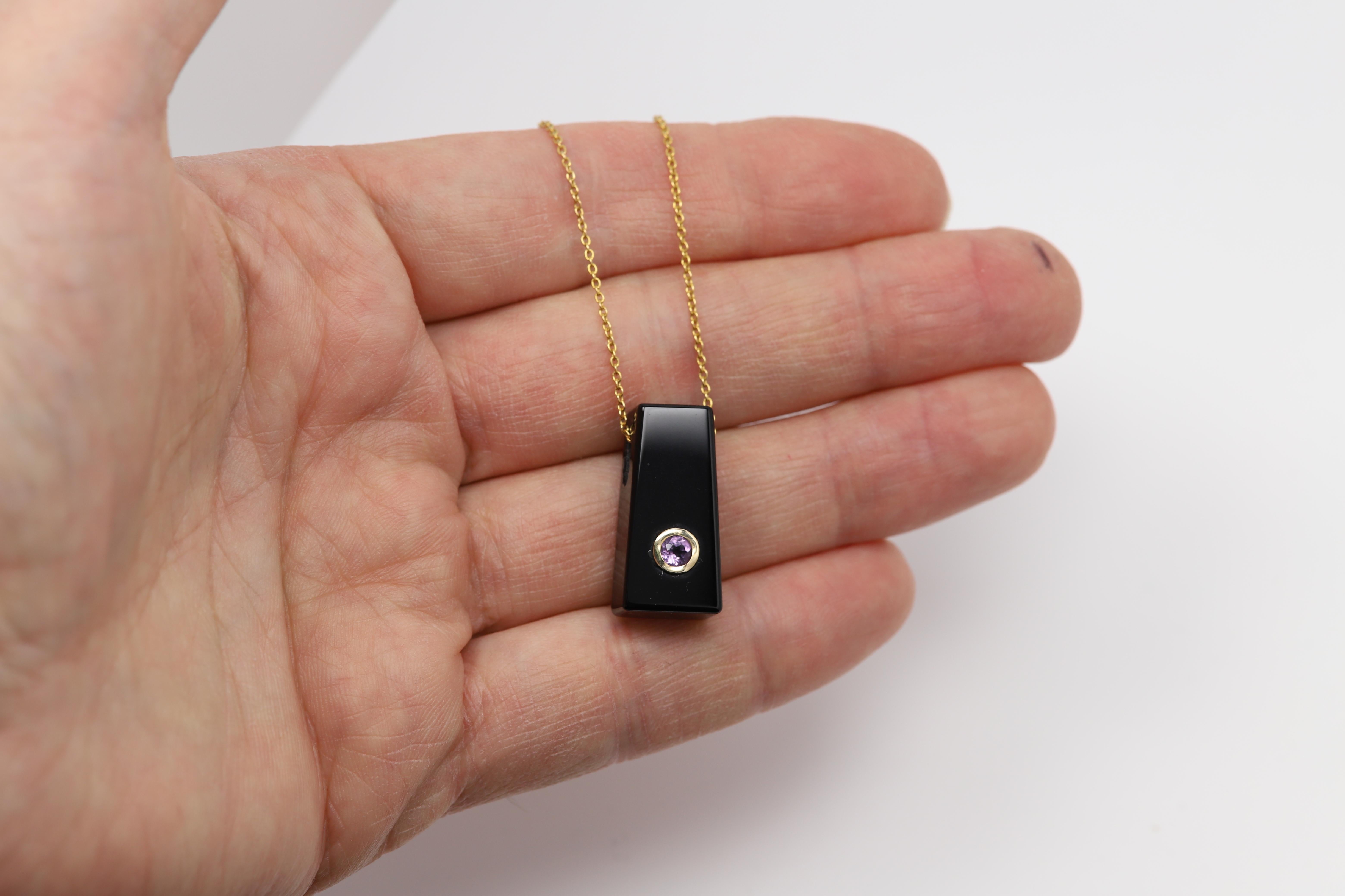 Taille ronde Pendentif Onyx noir Pierre Améthyste violette Or jaune 14 carats en vente