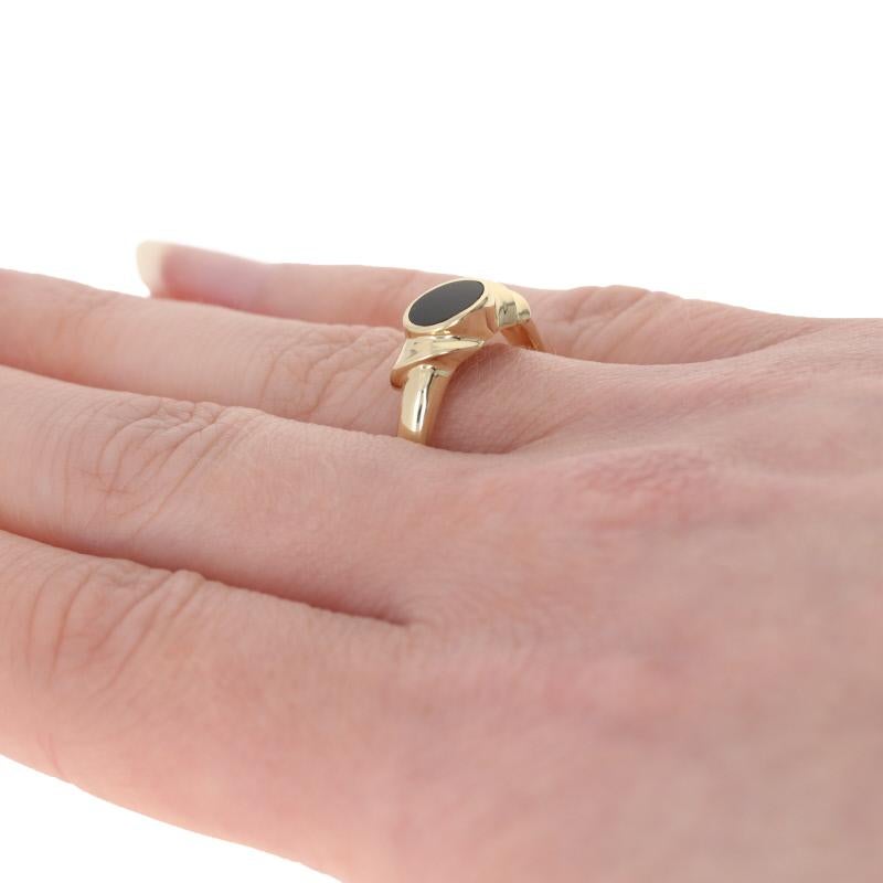 Black Onyx Ring, 14k Yellow Gold Solitaire In Excellent Condition In Greensboro, NC