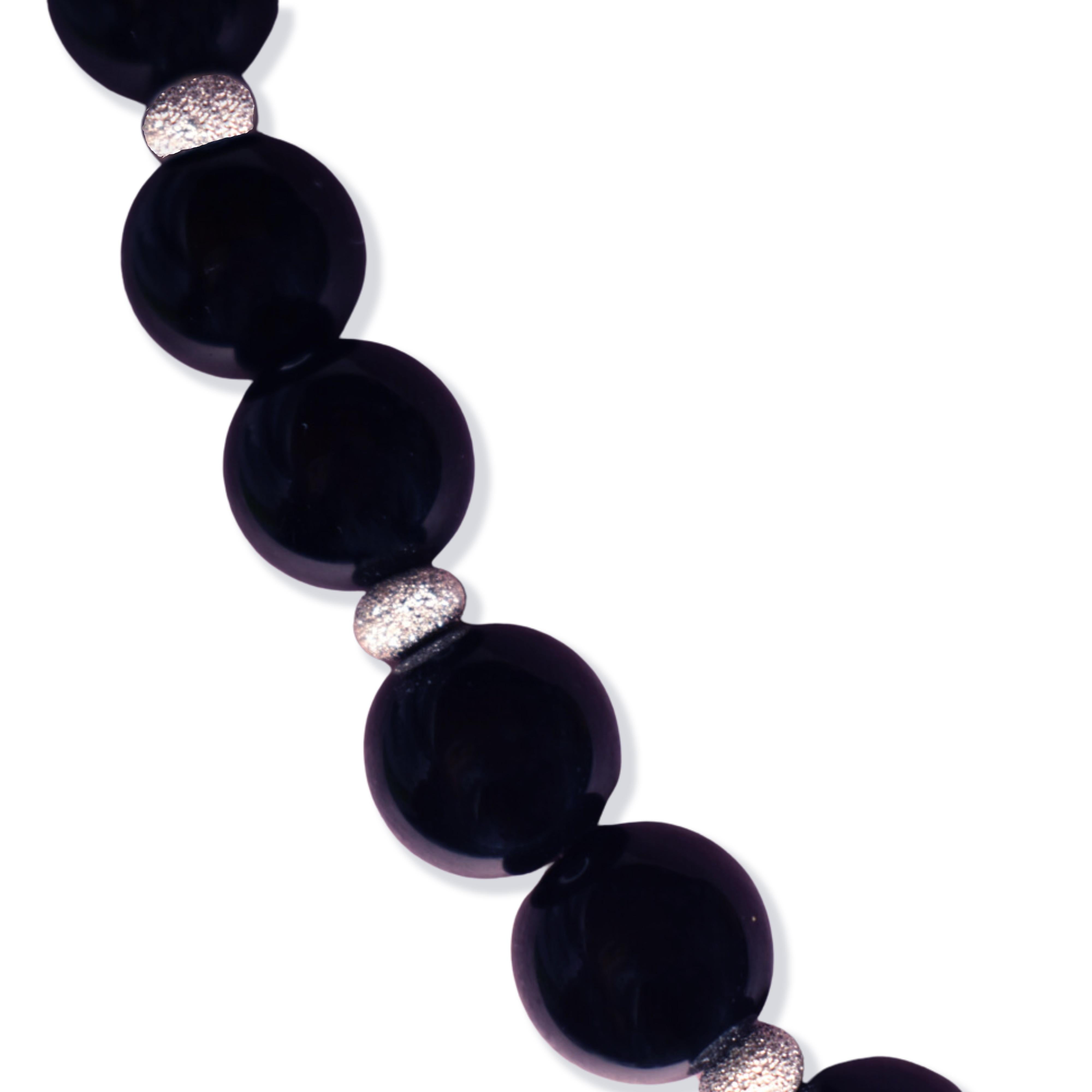 Moderno Collana di perline in onice nero e argento sterling in vendita