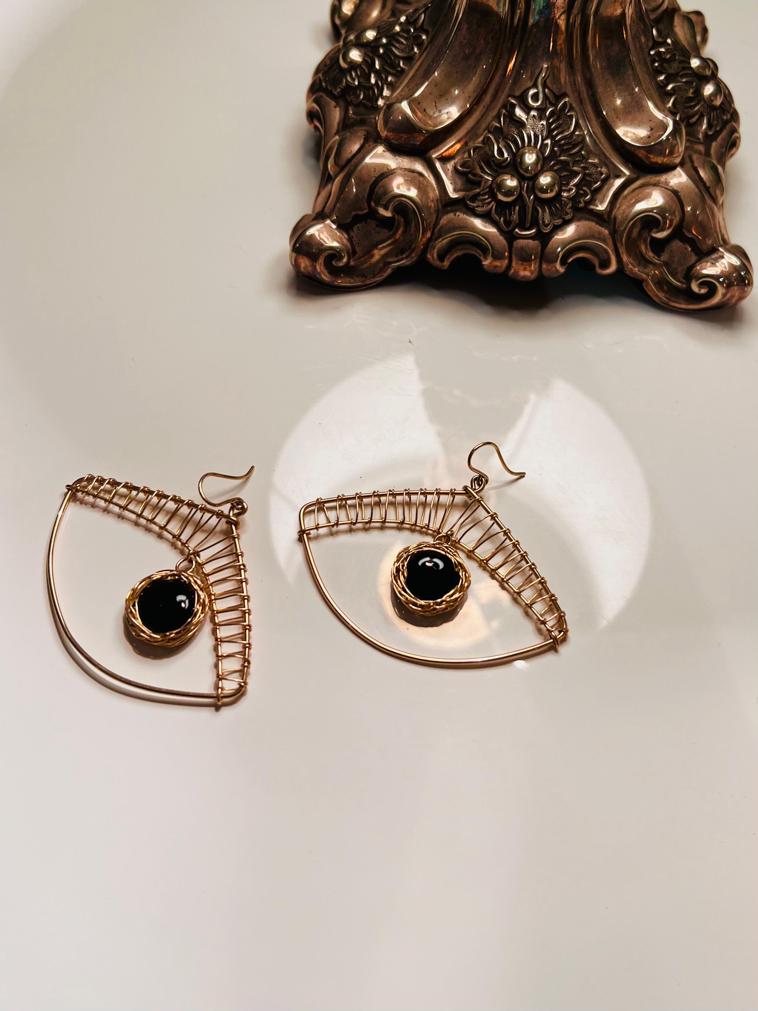 Pierre d'onyx noir Boucles d'oreilles de style EYE One-of-a-Kind Statement  par l'artiste Unisexe en vente