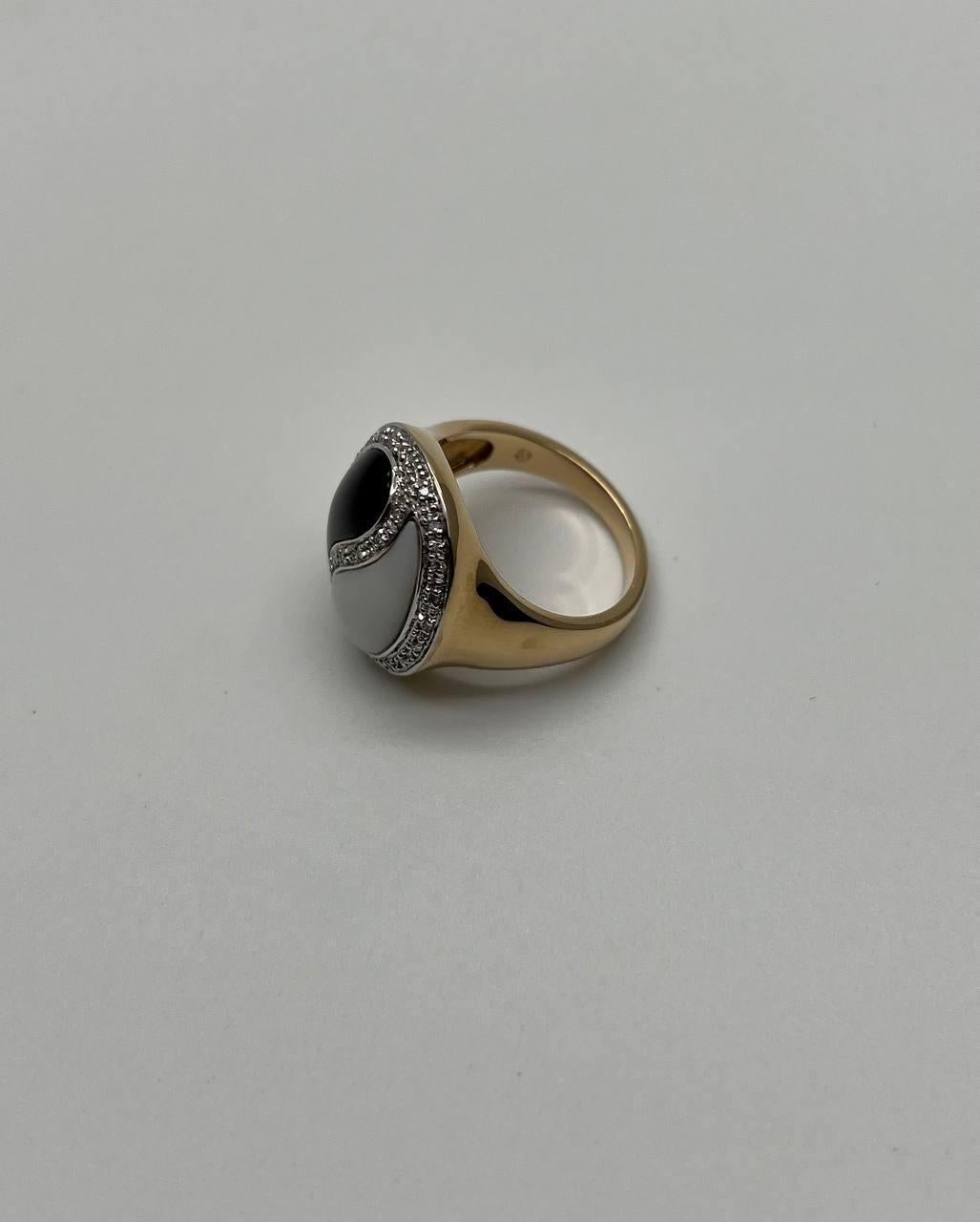 Black Onyx White Agate Yin Yang Motif White Diamond Halo 14K Gold Signet Ring For Sale 3