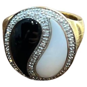 Onyx noir Agate blanche Motif Yin Yang Halo diamant blanc Bague chevalière en or 14K