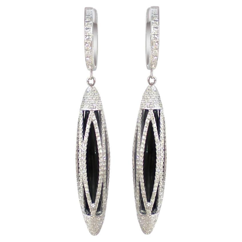 Orecchini a goccia con onice nera e diamante bianco in oro bianco 18 carati Arrow in vendita