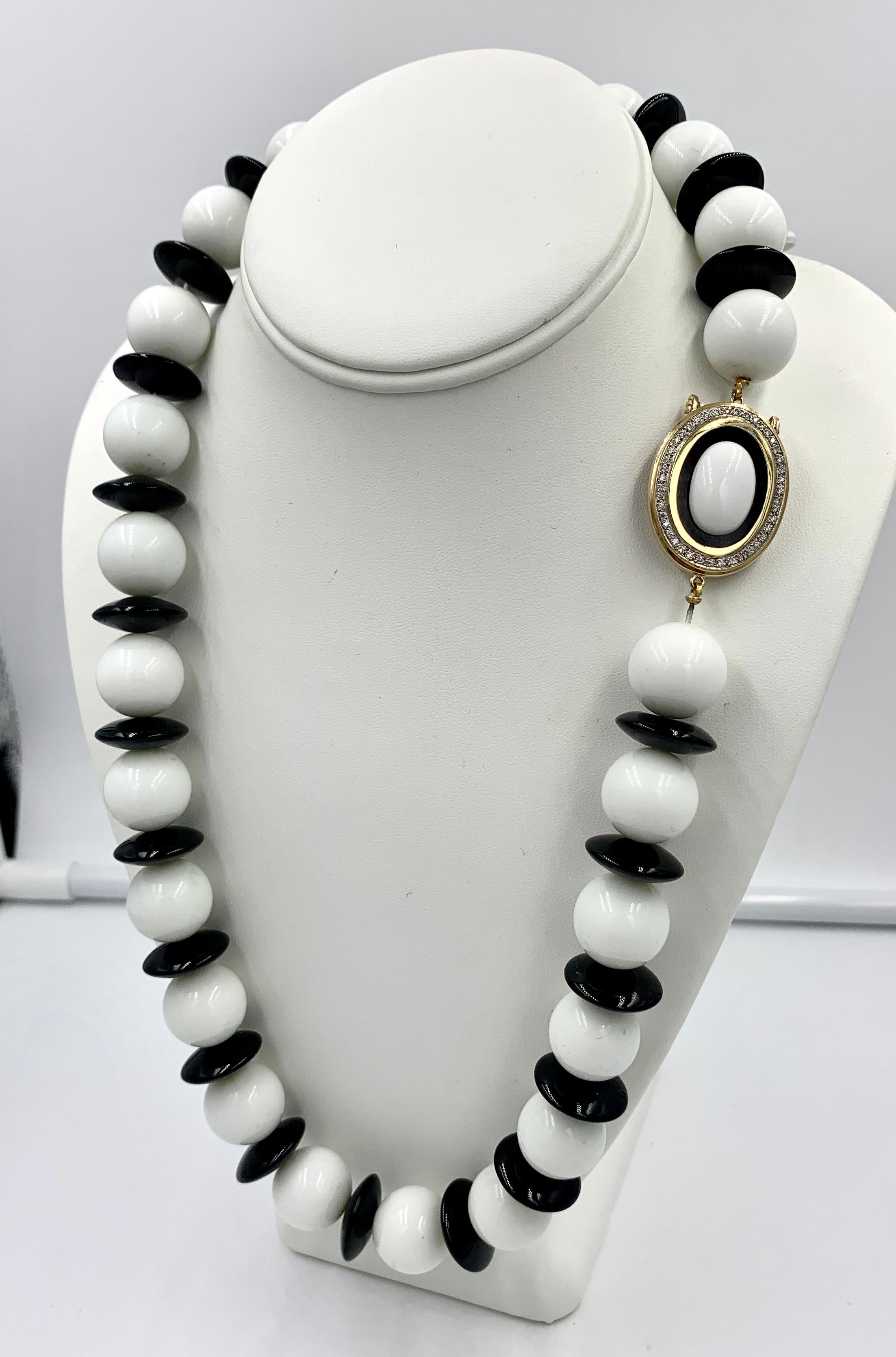 Round Cut Black Onyx White Onyx 44 Diamond Necklace 14 Karat Gold For Sale