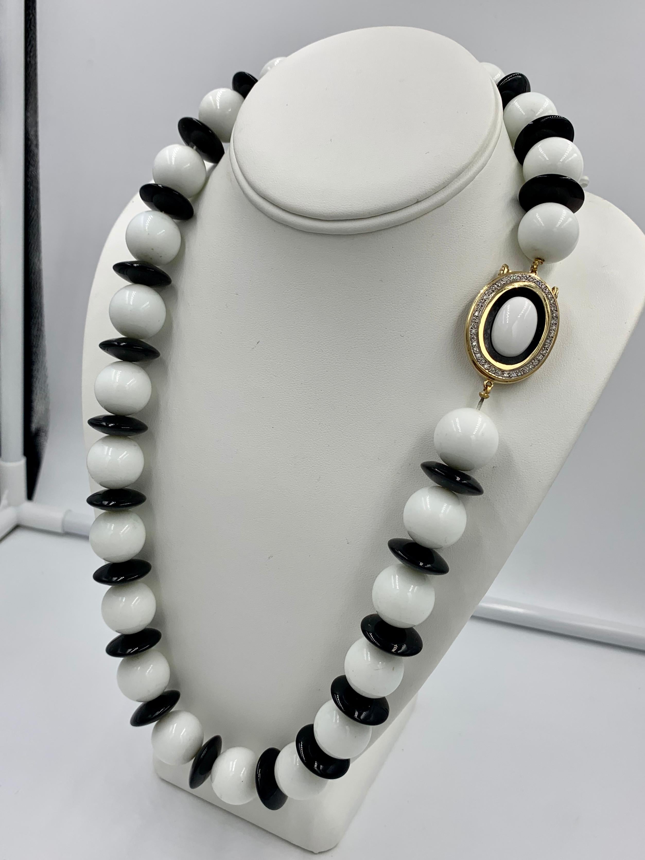 Black Onyx White Onyx 44 Diamond Necklace 14 Karat Gold In Excellent Condition For Sale In New York, NY