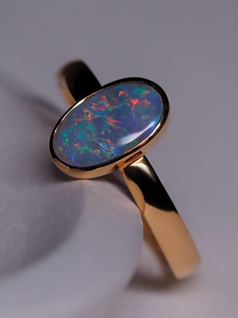 Oval Cut Black Opal Gold Ring Flickering Stone Engagement ring Minimalism For Sale