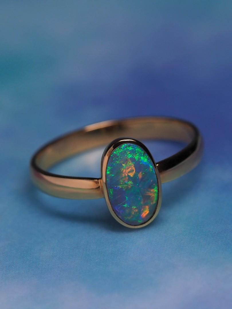 Women's or Men's Black Opal Gold Ring Flickering Stone Engagement ring Minimalism For Sale