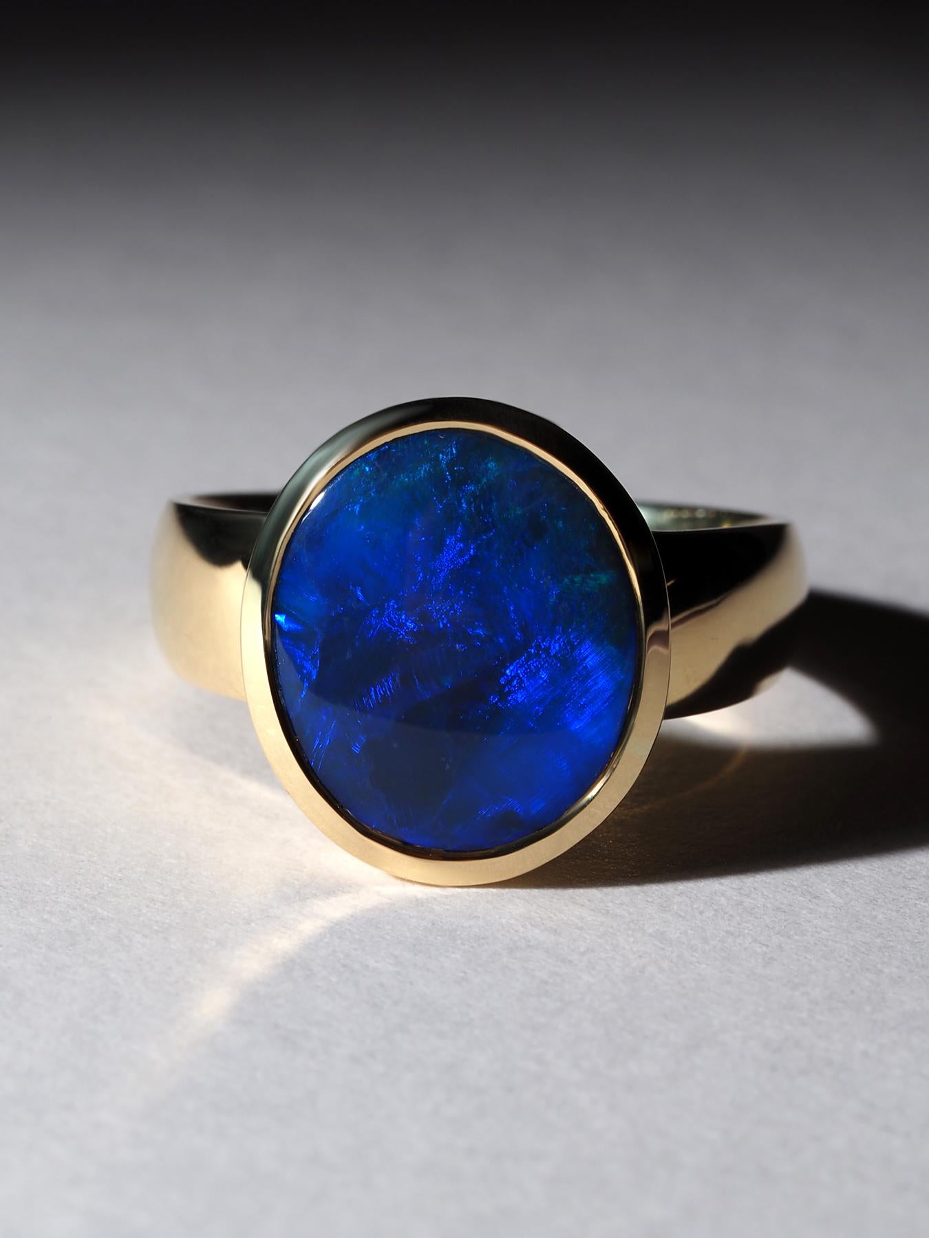 Bague en or jaune 18 carats avec opale noire en vente 4