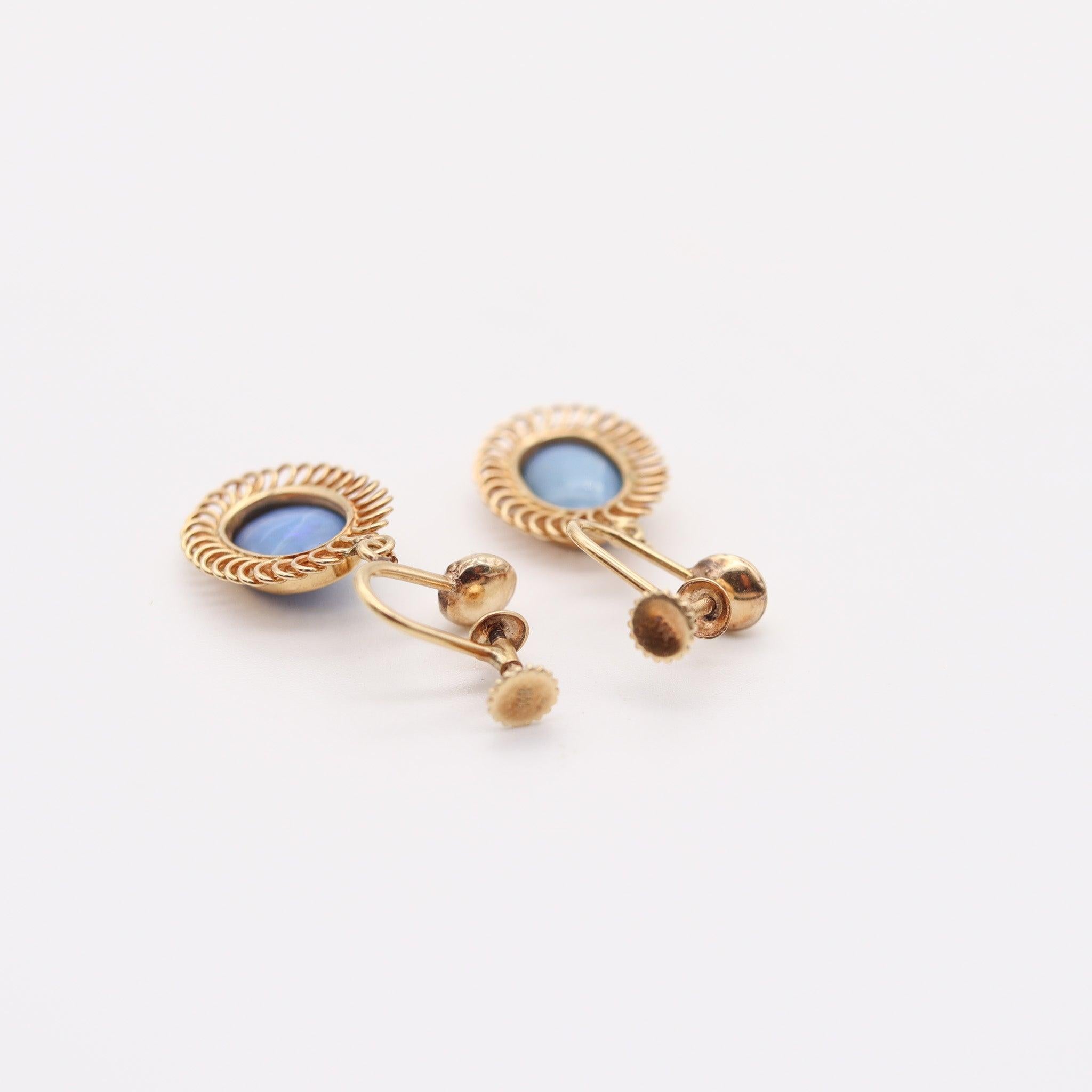 BLACK OPAL 1940 European Vintage Dangle Earrings In 14Kt Yellow Gold In Excellent Condition For Sale In Miami, FL