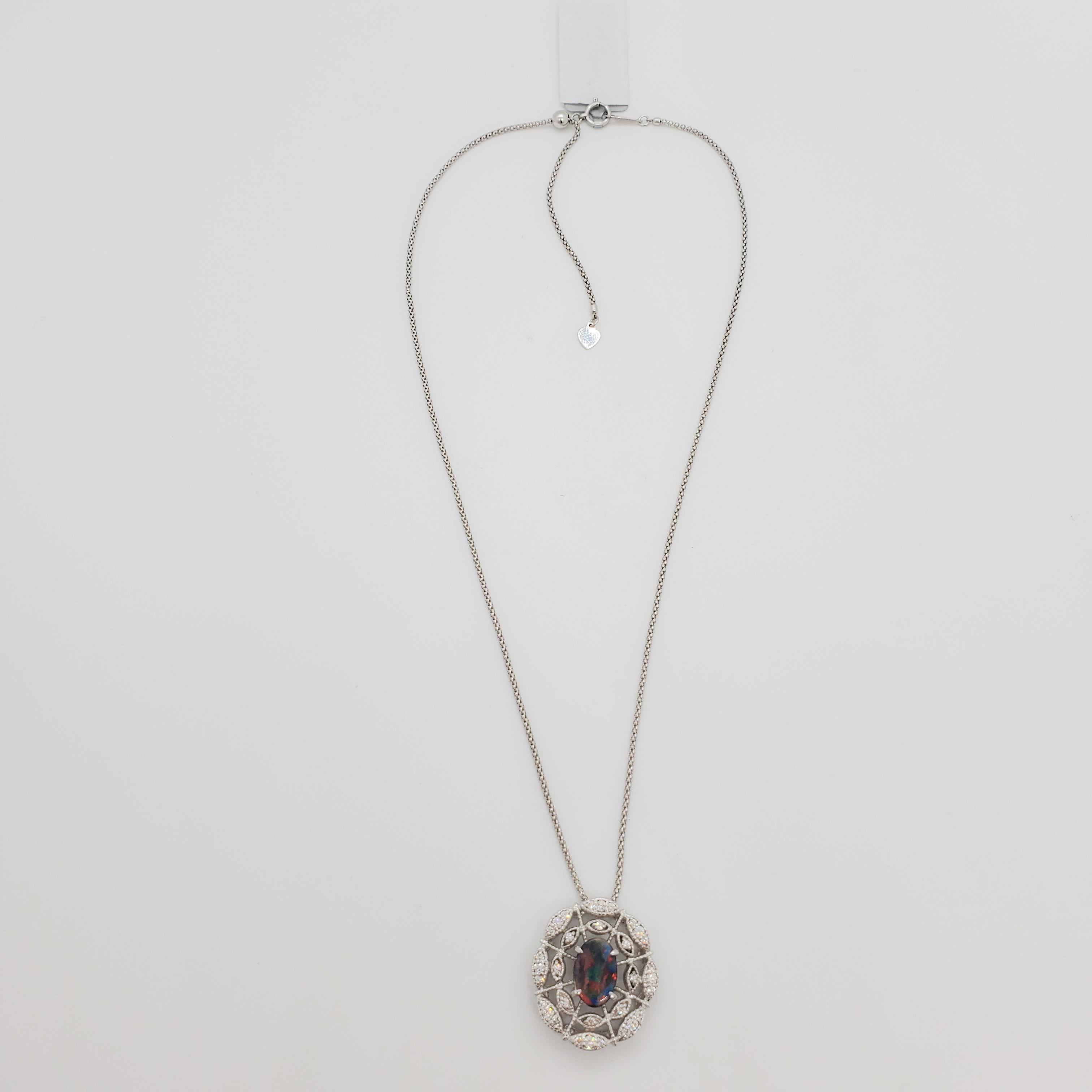 Collier pendentif en or blanc 18k avec opale noire et diamants en vente 2