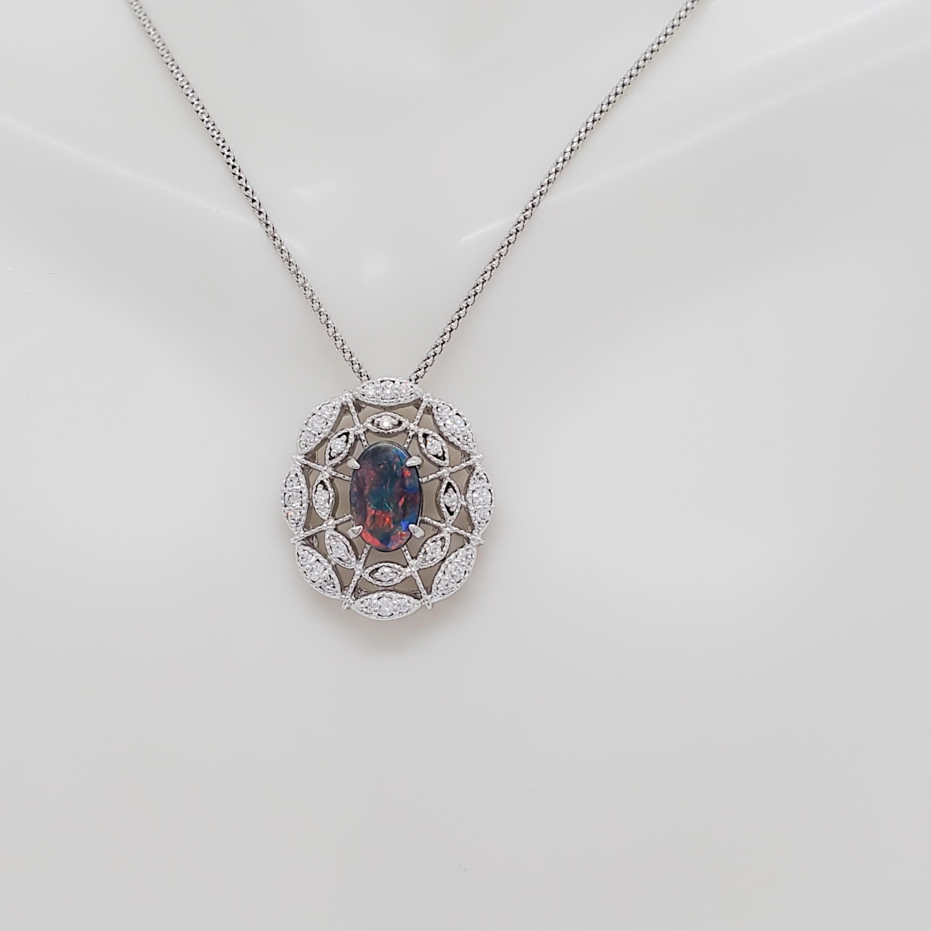 Collier pendentif en or blanc 18k avec opale noire et diamants en vente 3
