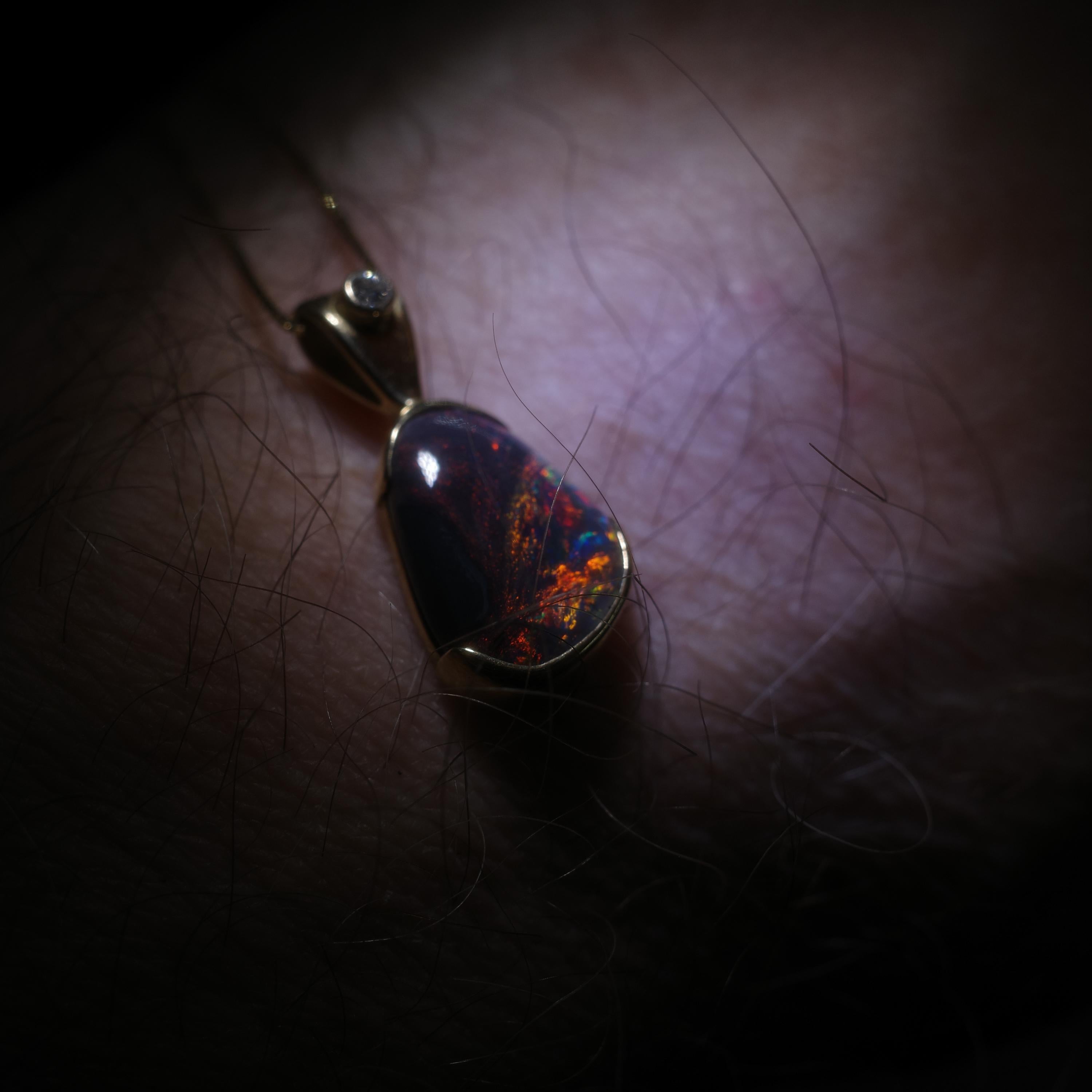 Opale noire, pendentif diamant, Lightning Ridge, Australie, Vivid Red Flash en vente 5