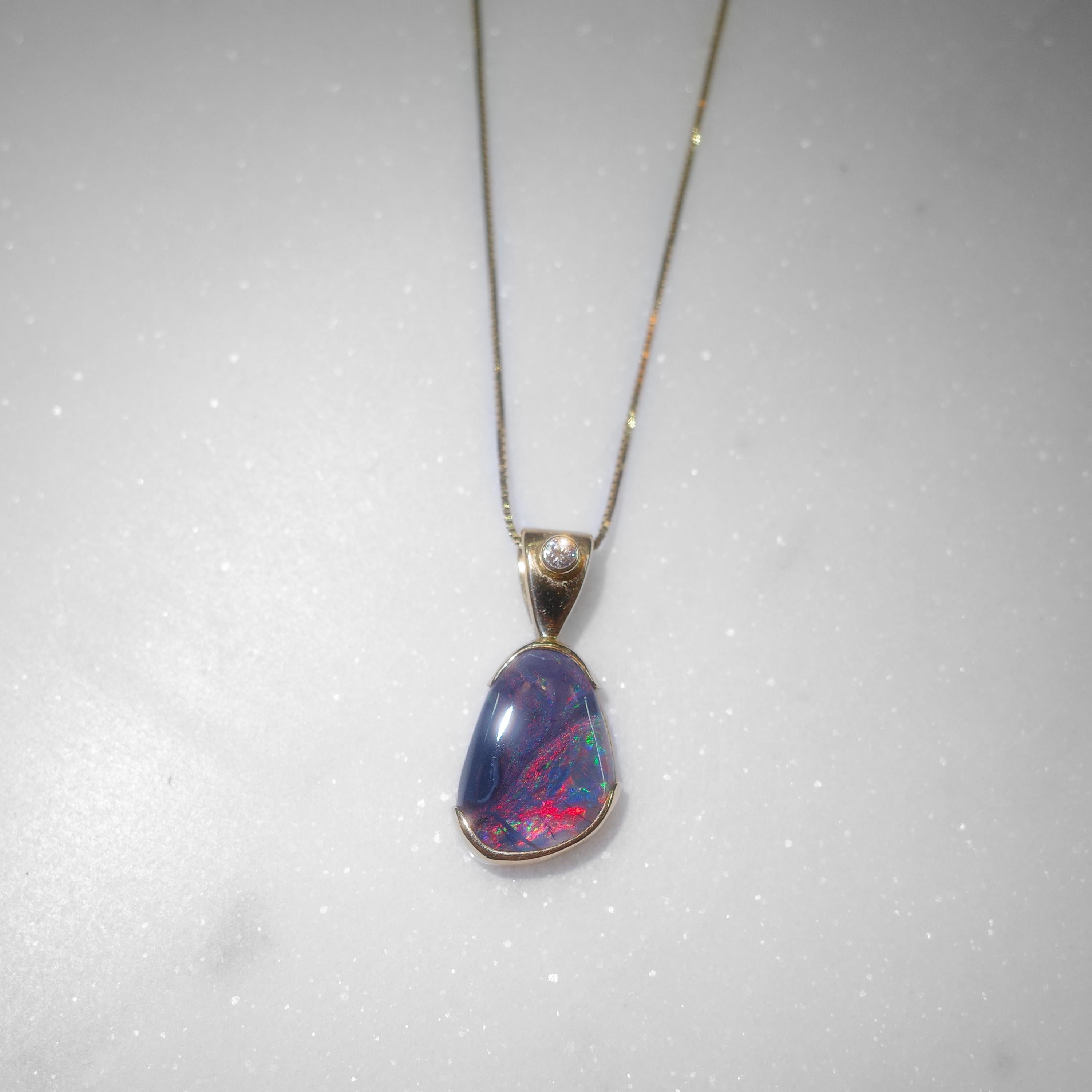 Opale noire, pendentif diamant, Lightning Ridge, Australie, Vivid Red Flash en vente 1
