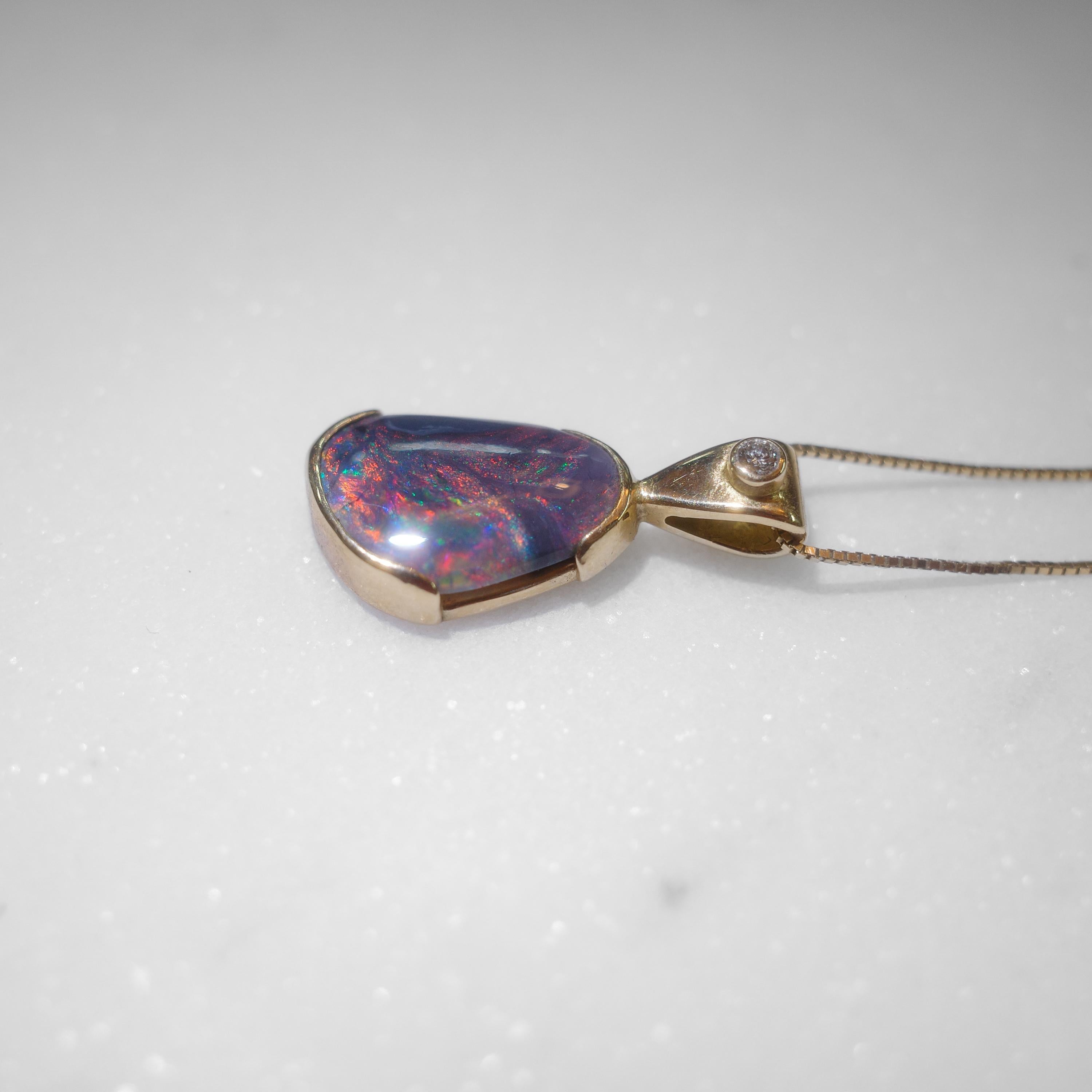 Opale noire, pendentif diamant, Lightning Ridge, Australie, Vivid Red Flash en vente 2