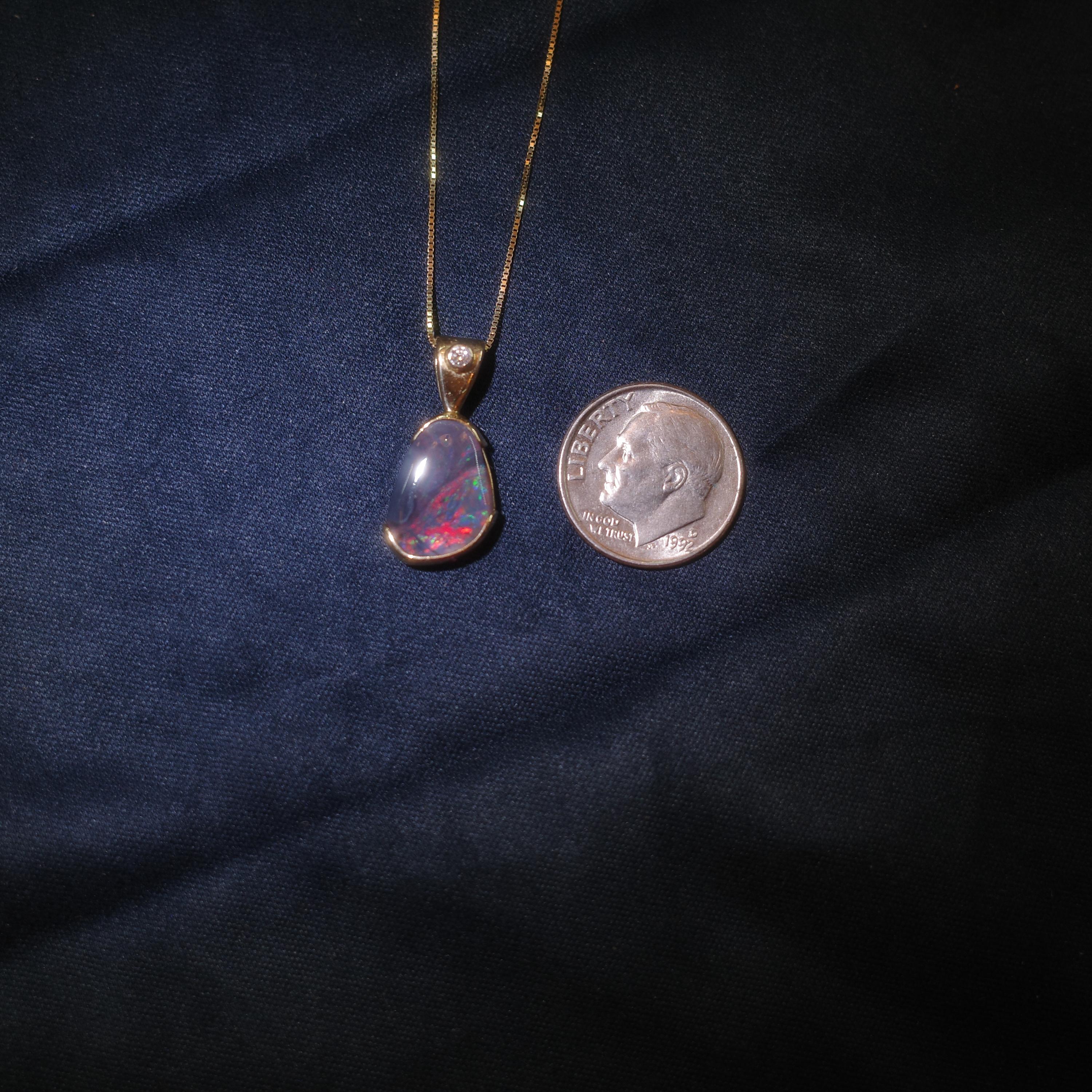 Opale noire, pendentif diamant, Lightning Ridge, Australie, Vivid Red Flash en vente 3