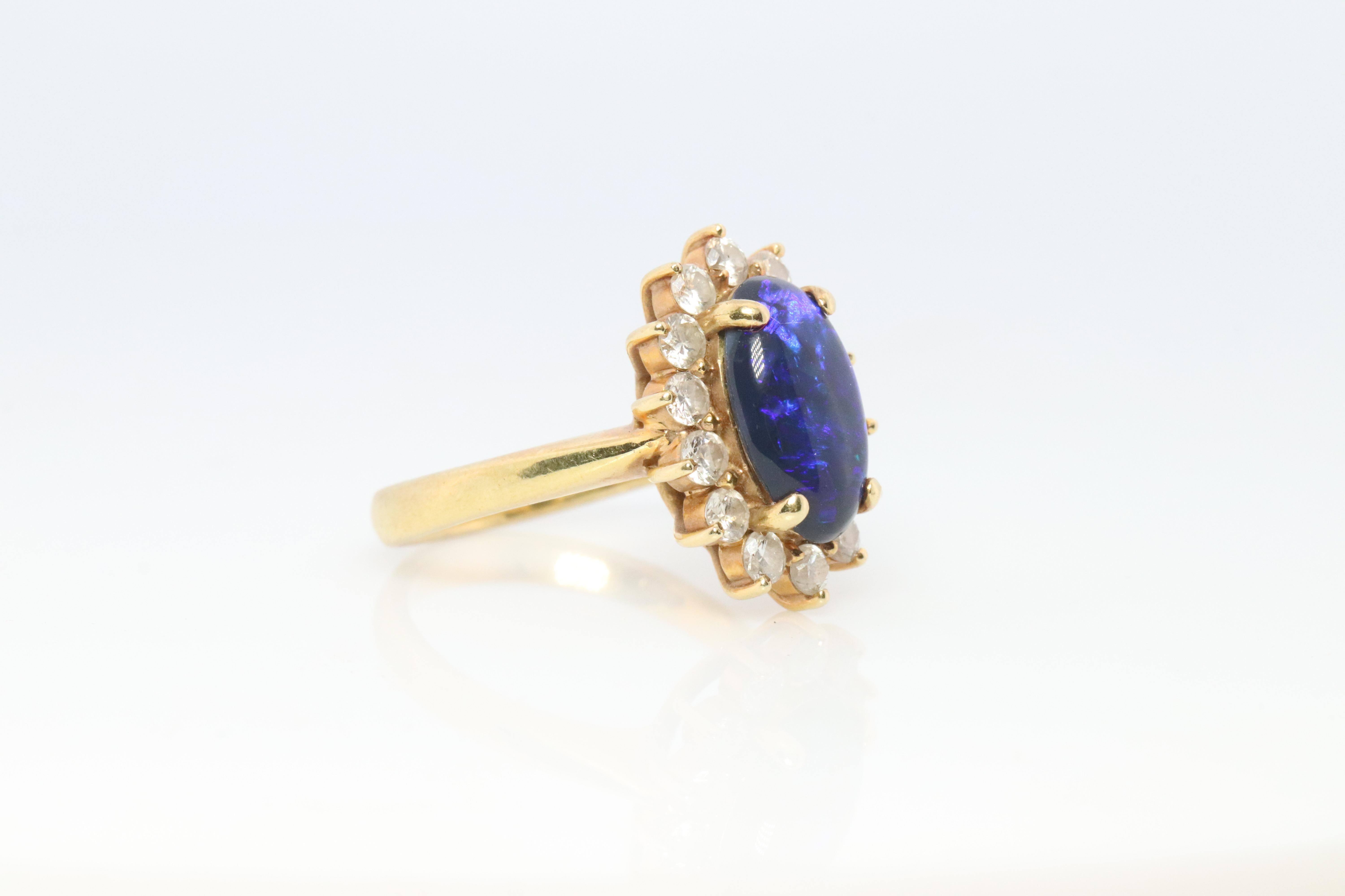 Bague en opale noire avec diamant. Bague Ballerine en or jaune 18k Opale Diamant Halo. Bon état - En vente à Port Charlotte, FL
