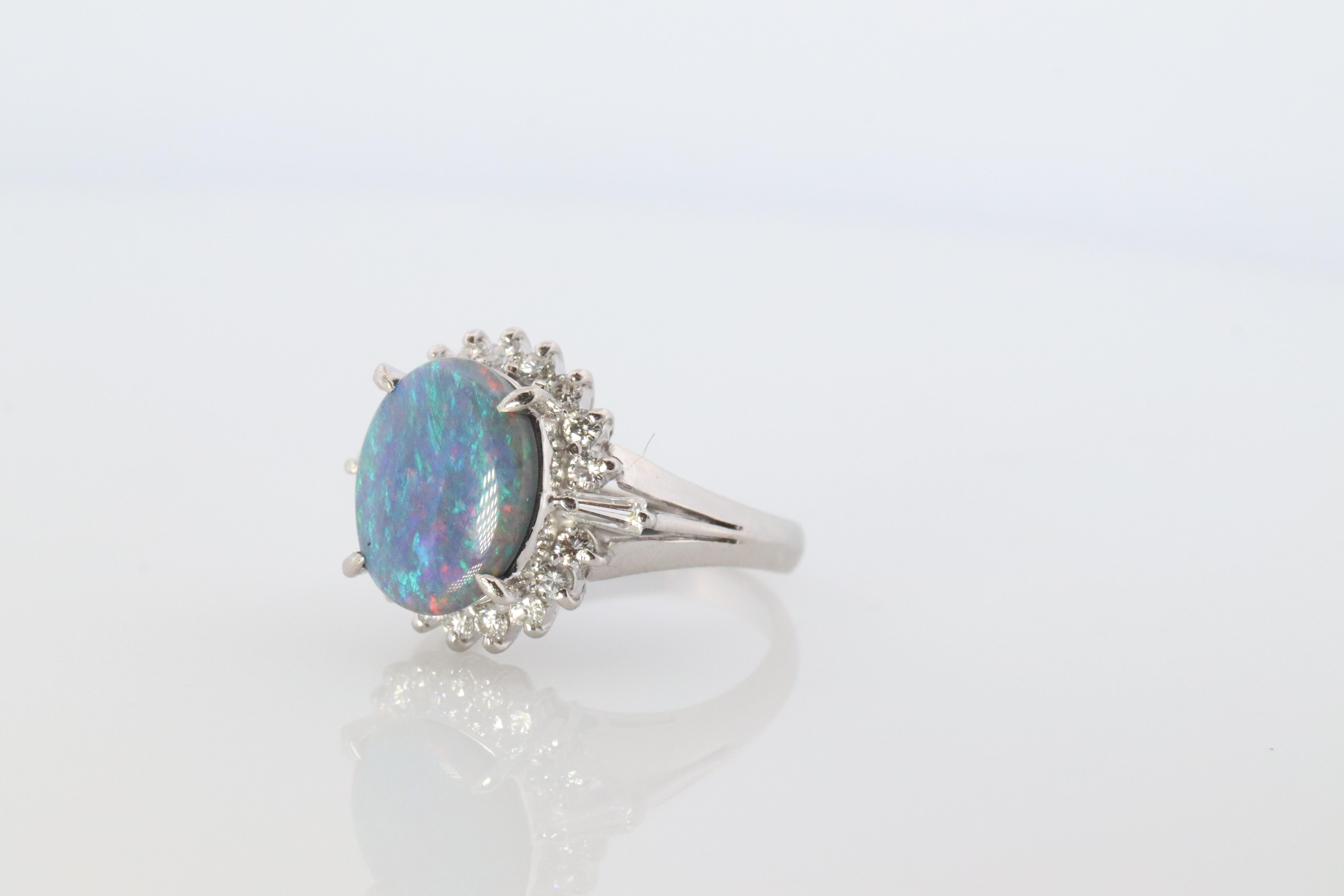 Anillo de diamantes con ópalo negro. PT900 Platino Ópalo Diamante Halo Anillo Bailarina Banda. Moderno en venta