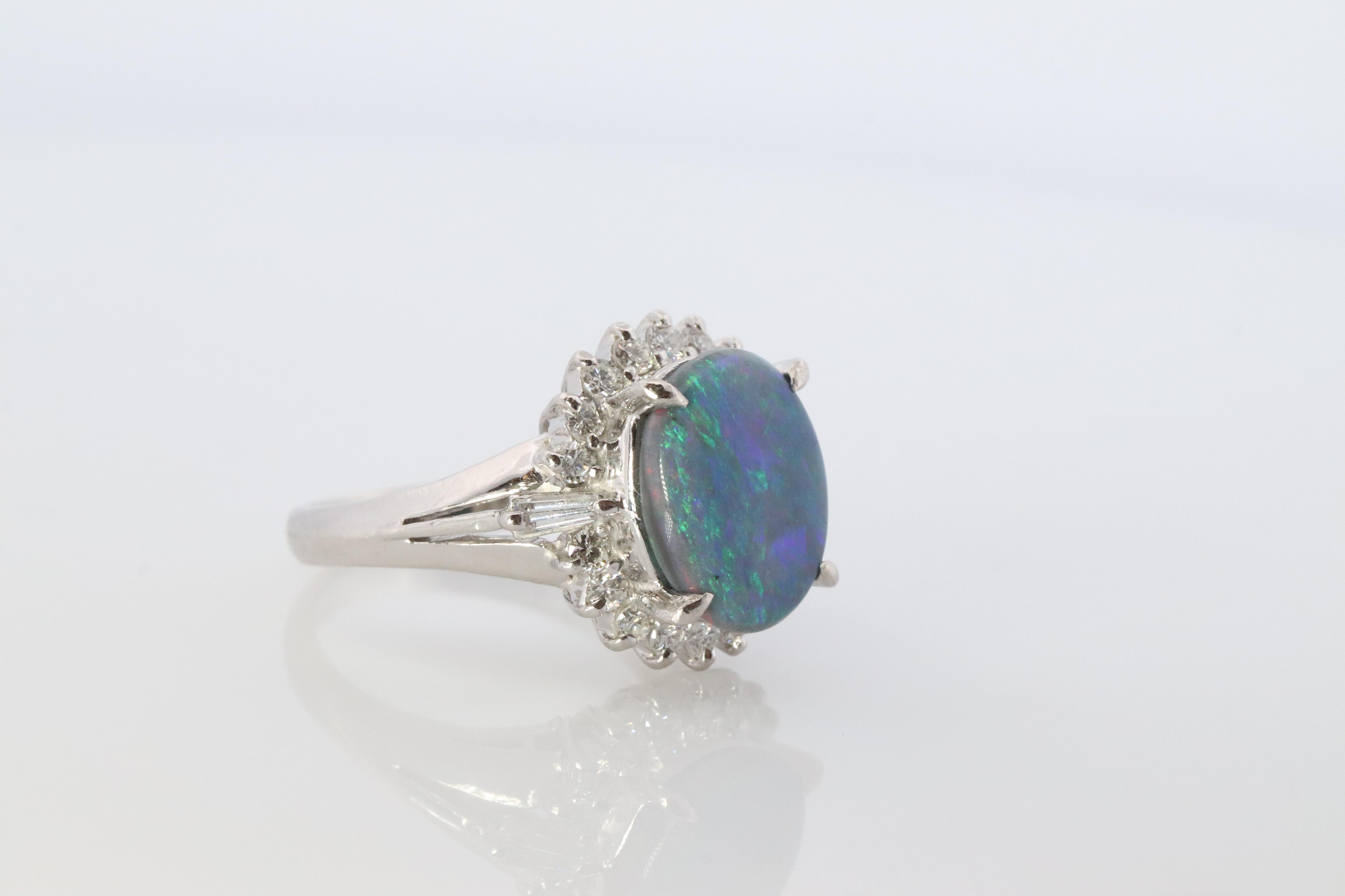 Anillo de diamantes con ópalo negro. PT900 Platino Ópalo Diamante Halo Anillo Bailarina Banda. en Bueno estado para la venta en Port Charlotte, FL