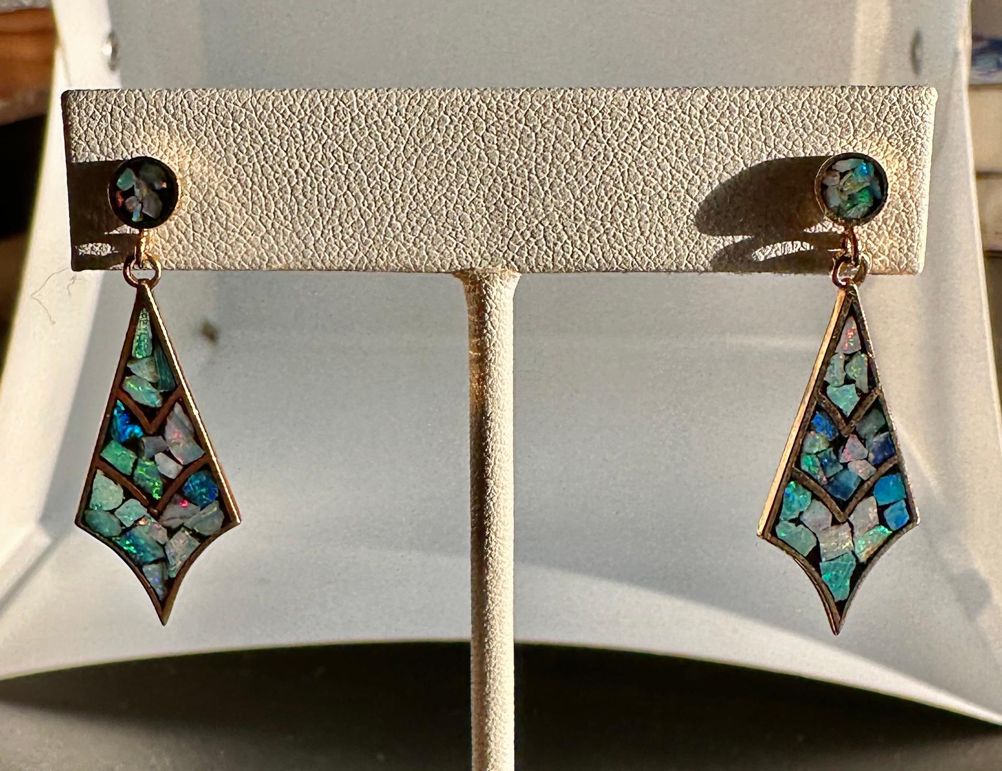 Moderne Boucles d'oreilles Eames Era Retro style mi-siècle moderne en or 14 carats et opale noire en vente