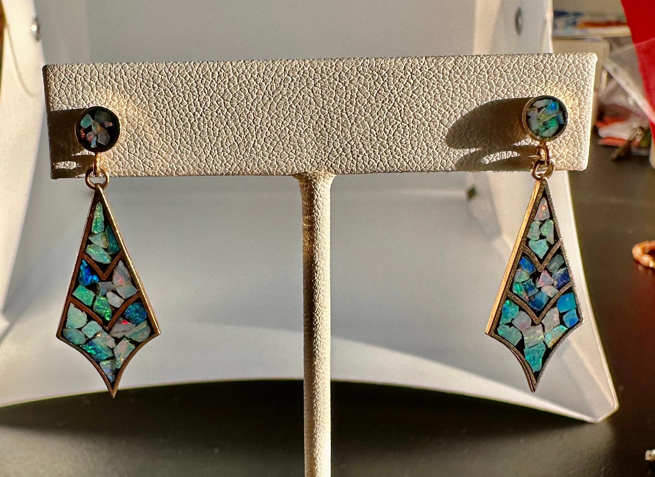Boucles d'oreilles Eames Era Retro style mi-siècle moderne en or 14 carats et opale noire Excellent état - En vente à New York, NY