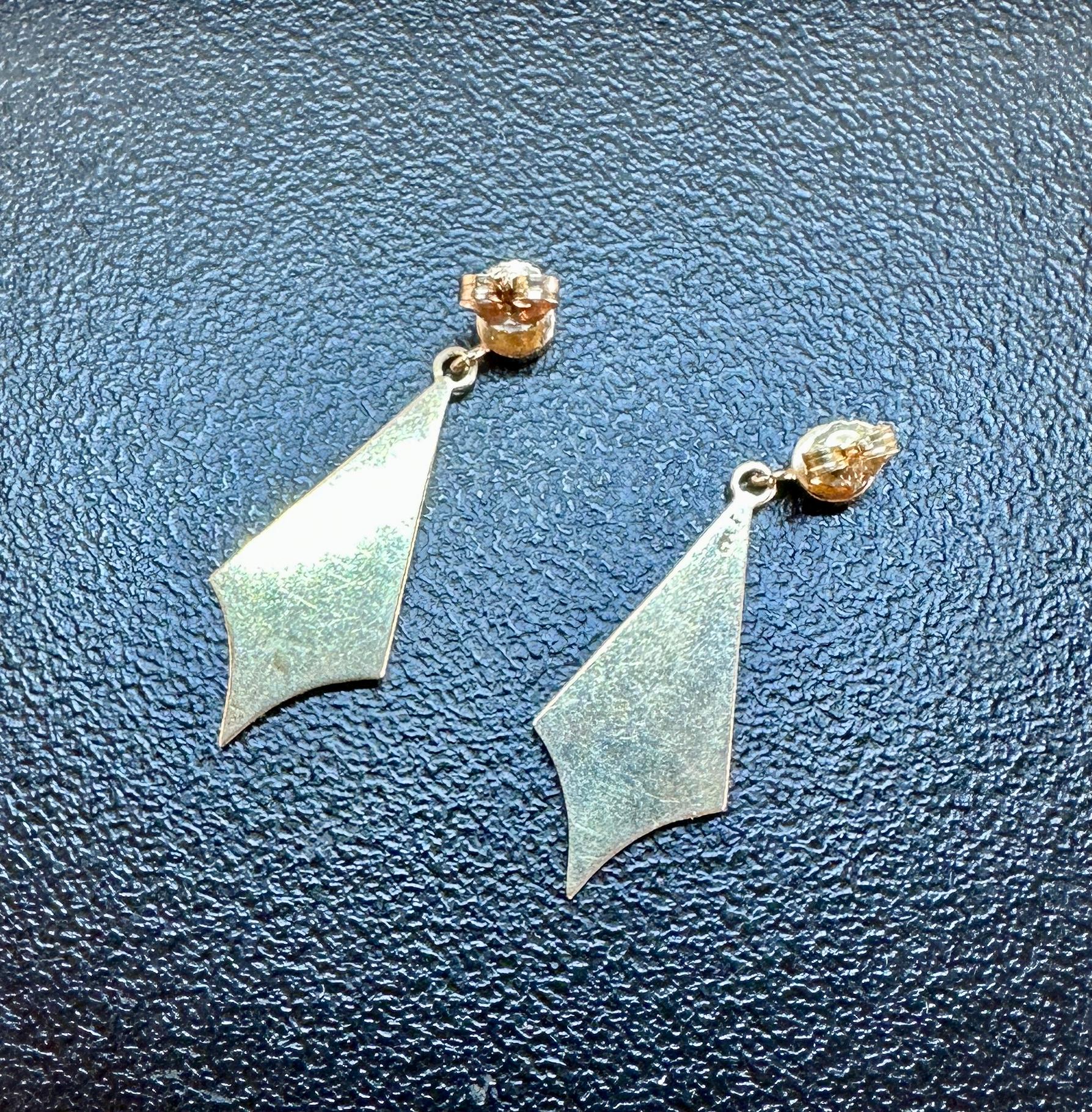 Boucles d'oreilles Eames Era Retro style mi-siècle moderne en or 14 carats et opale noire en vente 2