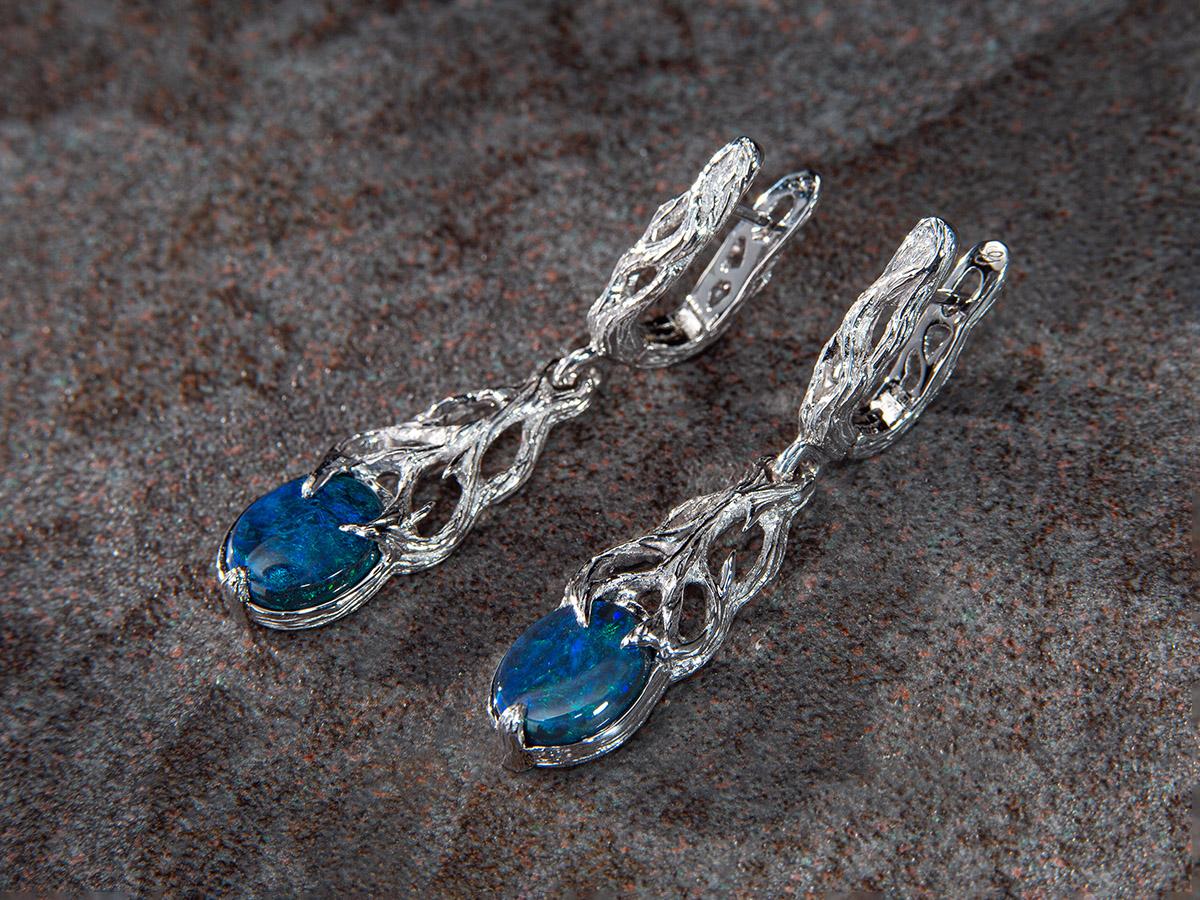 Black Opal earrings white gold Neon Blue Special person wedding gift jewelry In New Condition For Sale In Berlin, DE