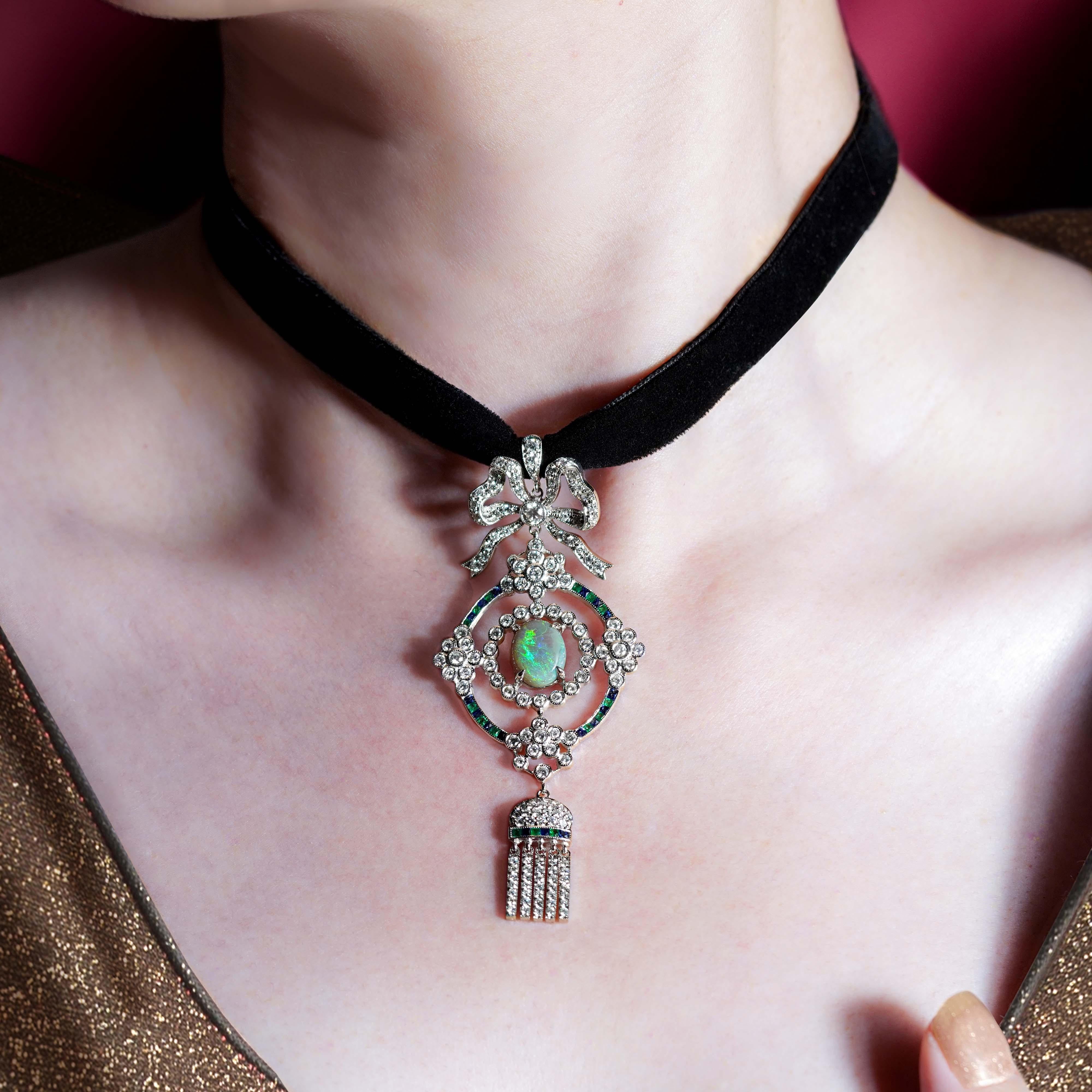 Black Opal Emerald Sapphire Diamond Antique Style Choker Necklace in 18K Gold In New Condition For Sale In Bangkok, TH