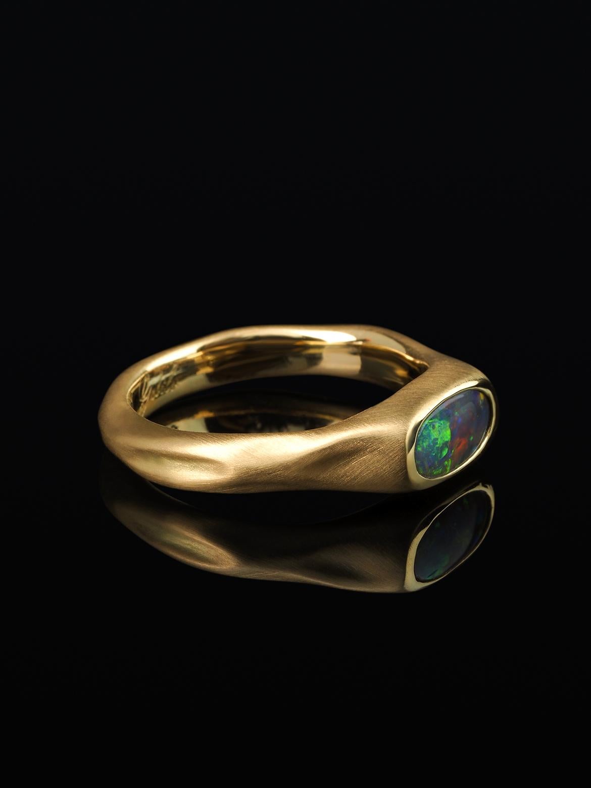 Women's or Men's Black Opal Gold Ring 18K Australian genuine opal precious wedding anniversary For Sale