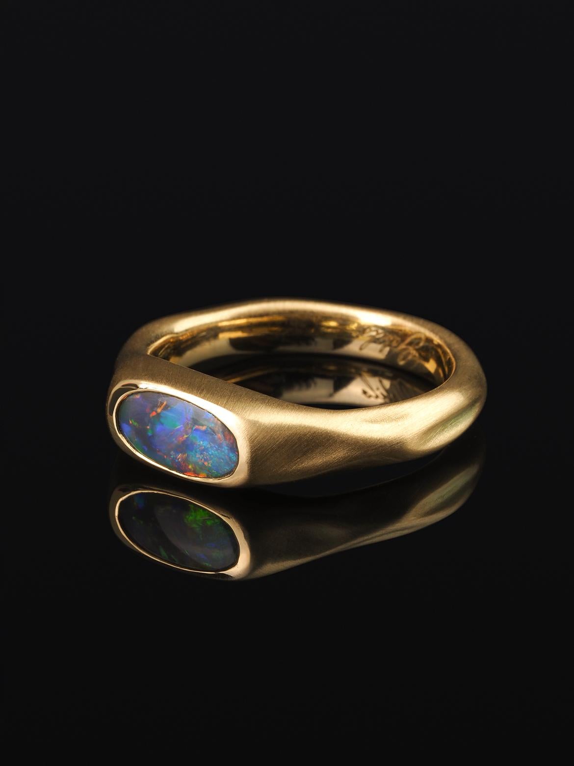 Bague d'anniversaire de mariage en or 18 carats avec opale noire véritable australienne en vente 2