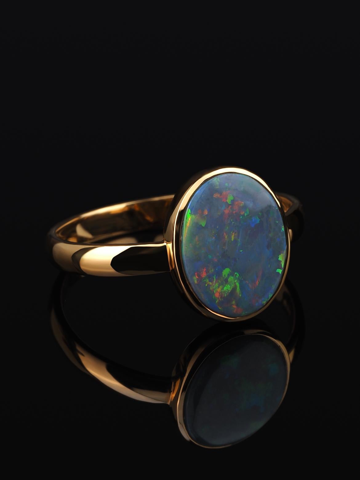 Anillo de oro con ópalo negro 18K Piedra natural australiana Anillo de compromiso estilo lotr Contemporáneo en venta