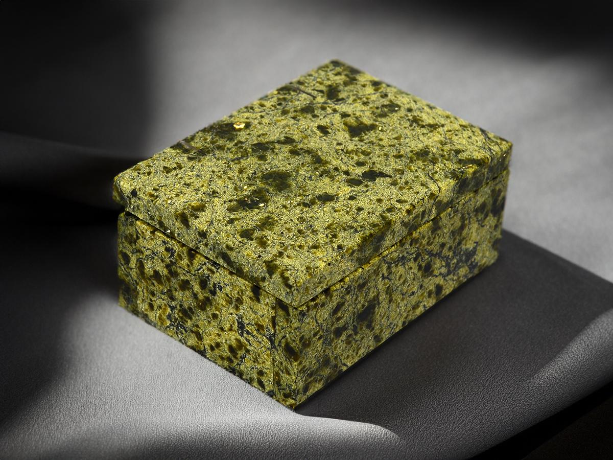 Anello in oro con opale nero Anello di fidanzamento con pietra tremolante Anello di promessa in vendita 9