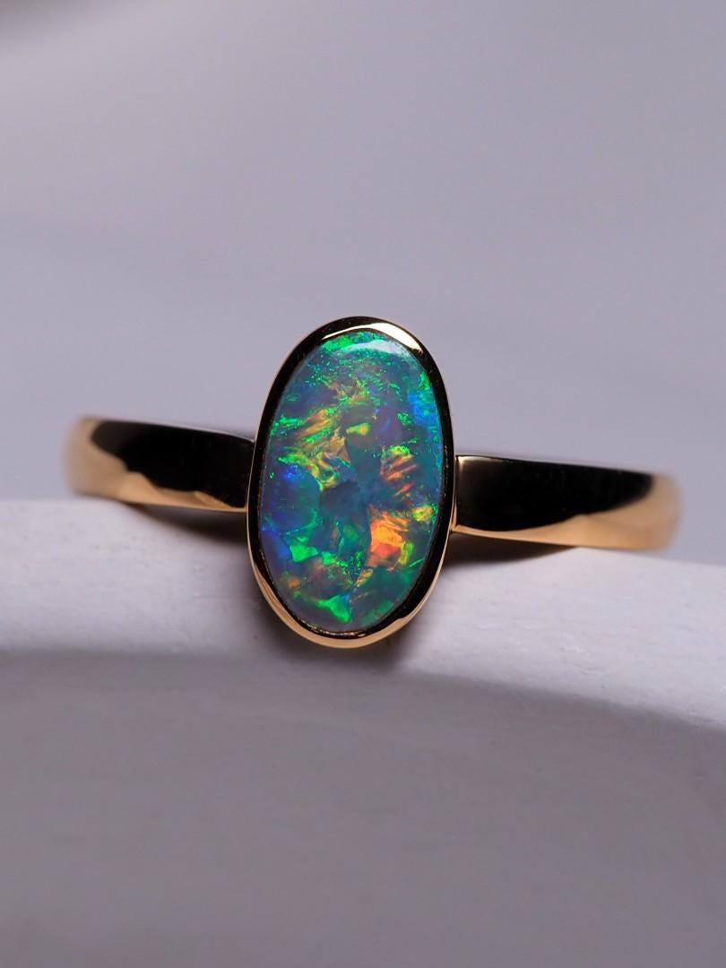 Black Opal Gold Ring Flickering Stone Engagement ring Promise ring In New Condition For Sale In Berlin, DE