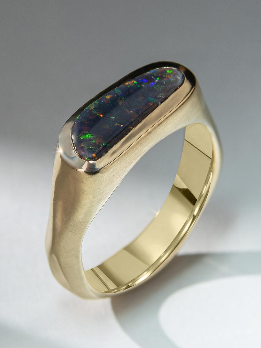 Women's or Men's Black Opal Gold Ring Unises Stardust Pattern Engagement Style For Sale