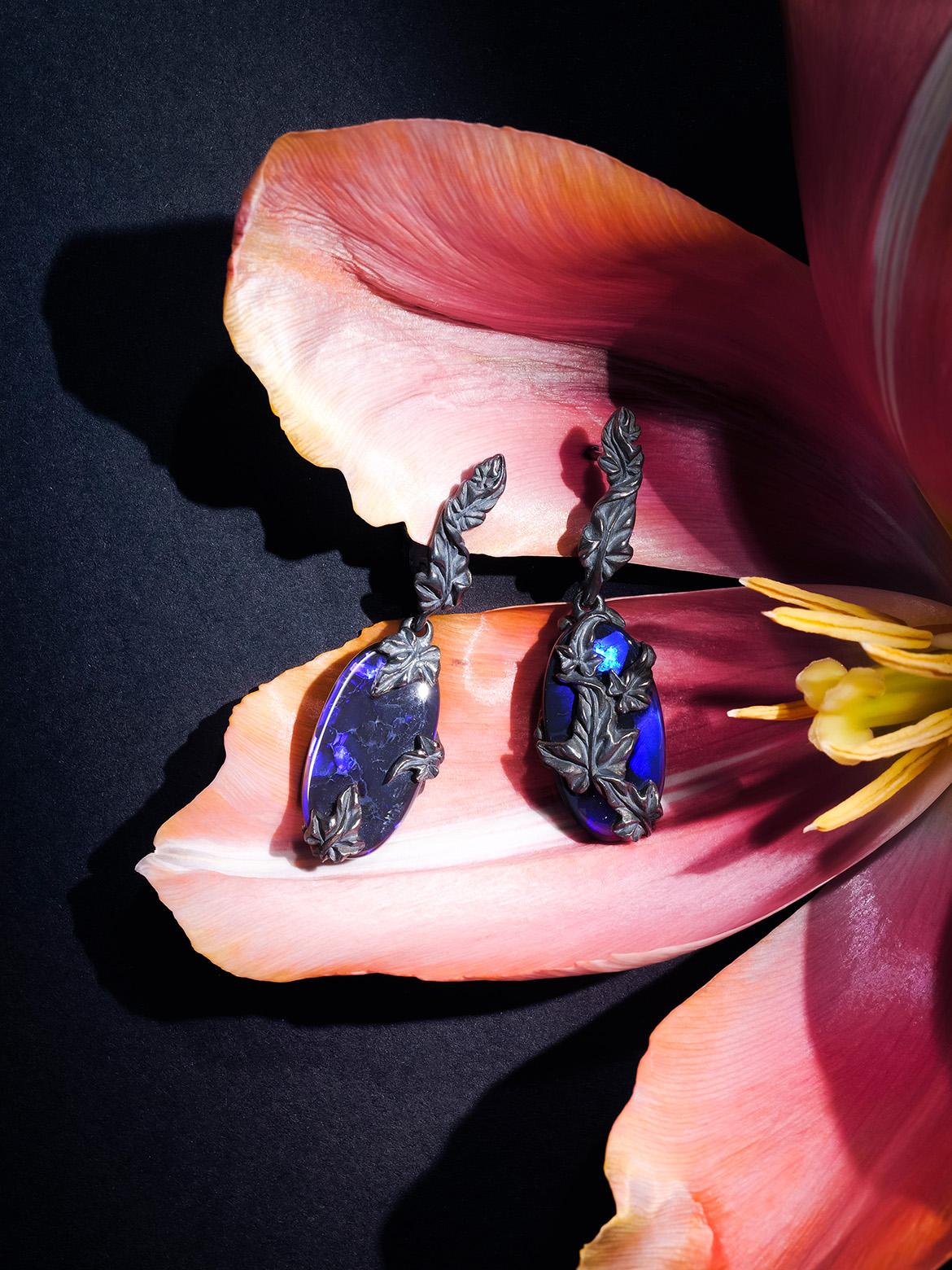 Ivy collection — One of a kind Blue «Ink» Opal earrings in silver with grey patina
gemstone origin - Australia
opals measurements - 0.19 x 0.43 x 0.94 in / 5 x 11 x 24 mm
earrings weight - 11.8 grams
earrings length - 1.81 in / 46 mm