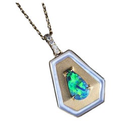 Halskette mit schwarzem Opal und Trapezförmigem Anhänger aus 18k Gelbgold