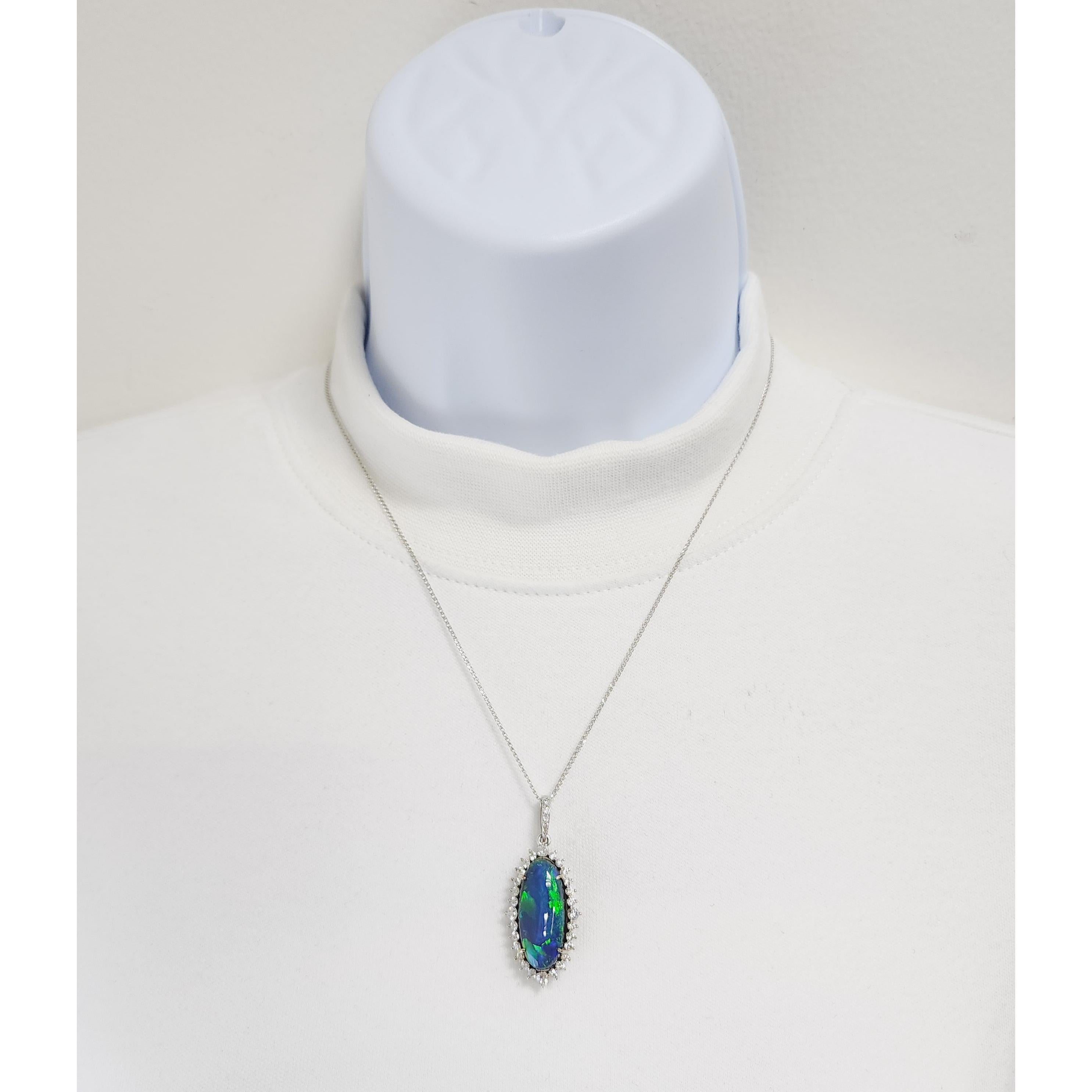 Black Opal Oval and Diamond Pendant Necklace in 18k White Gold In New Condition For Sale In Los Angeles, CA